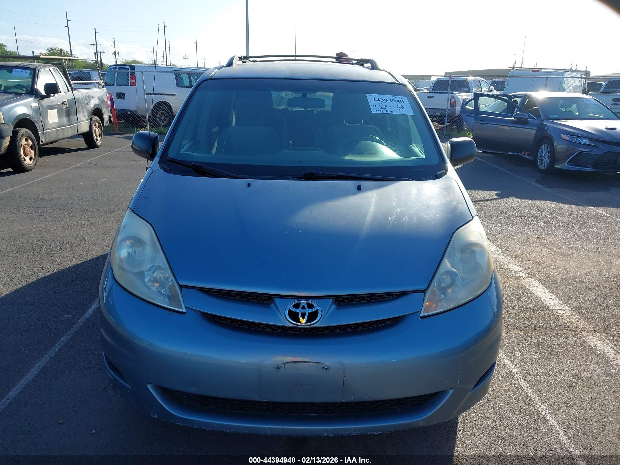 TOYOTA SIENNA image 6