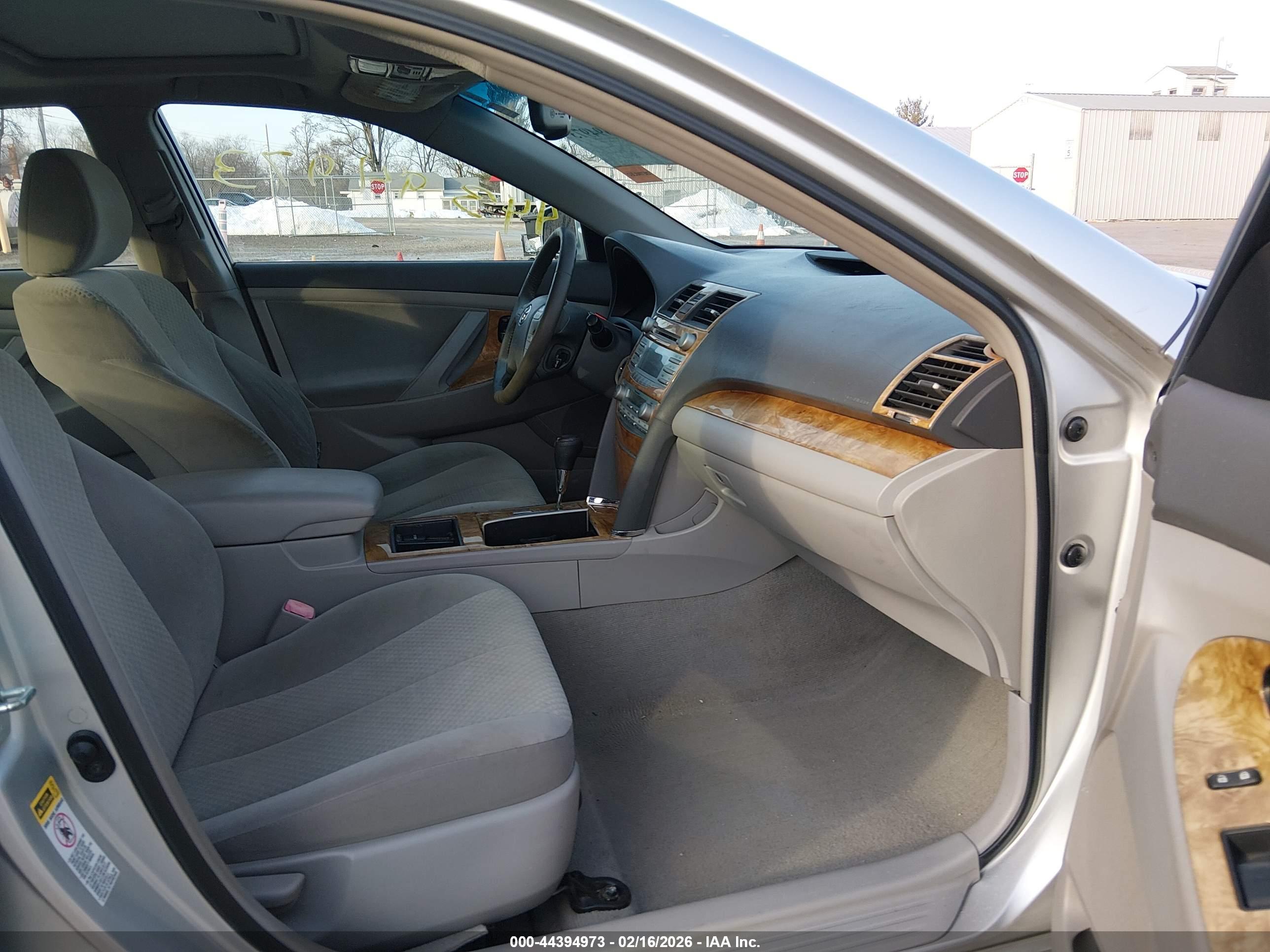 TOYOTA CAMRY image 5