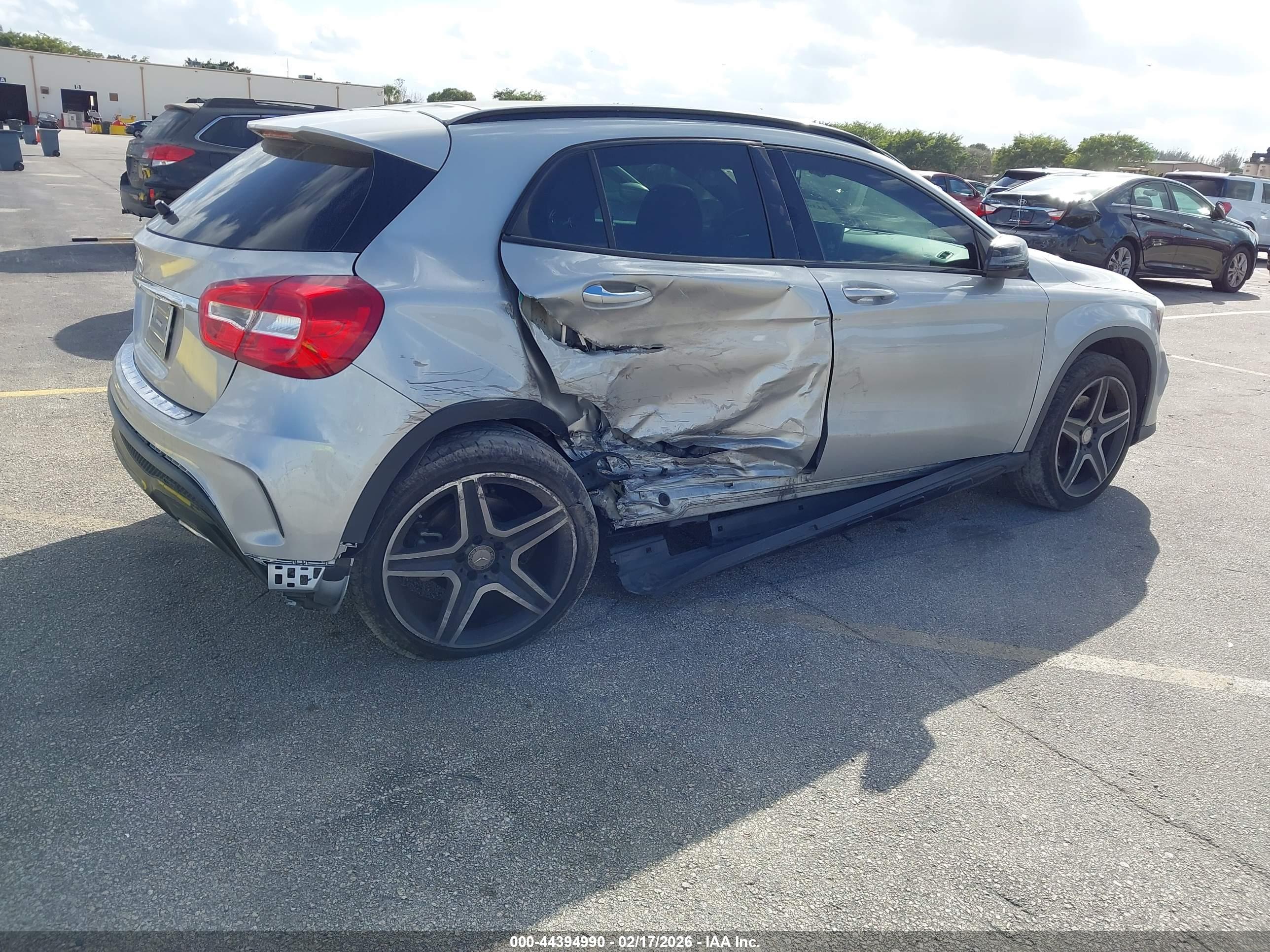 MERCEDES-BENZ GLA image 4