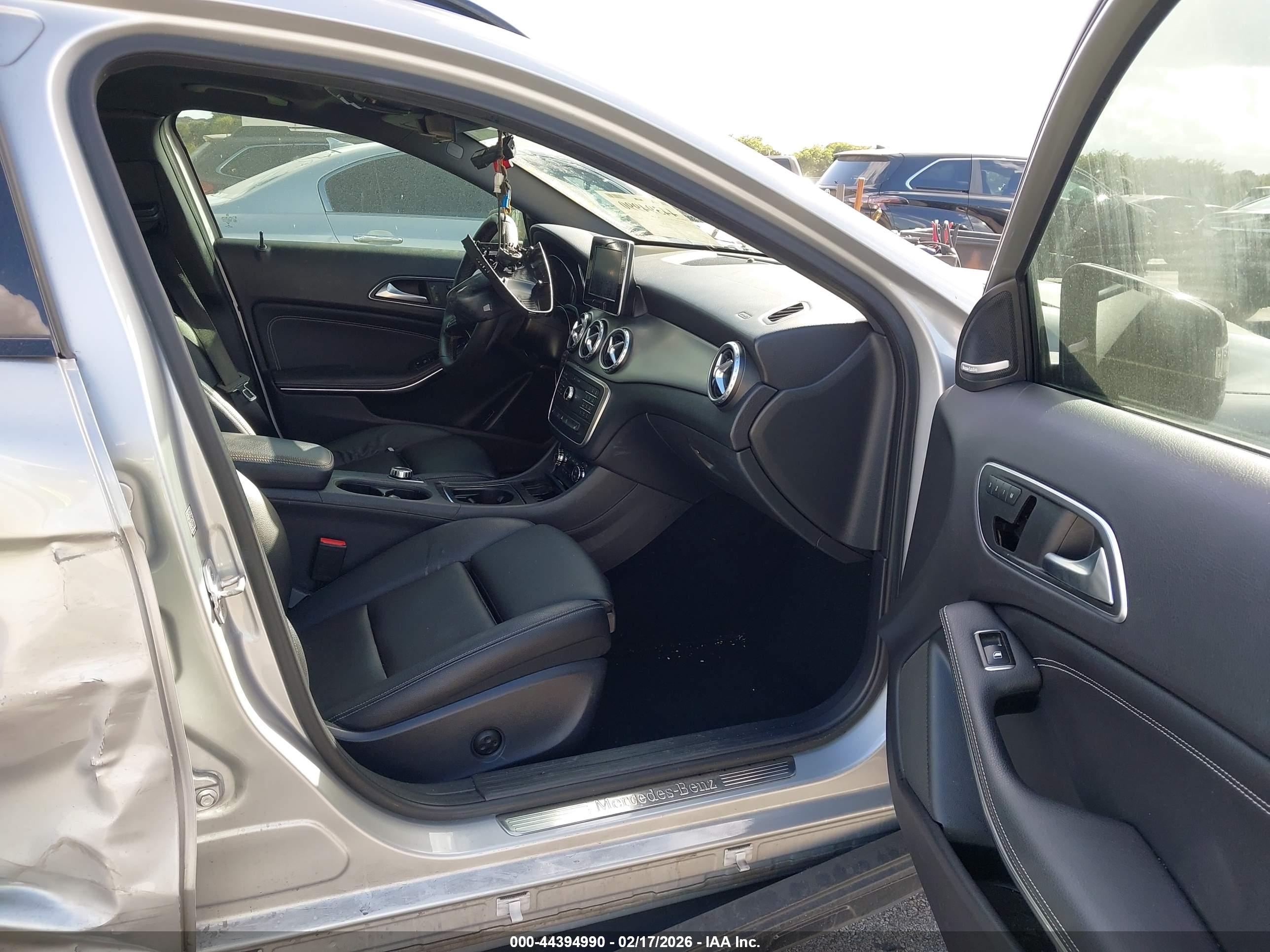 MERCEDES-BENZ GLA image 5