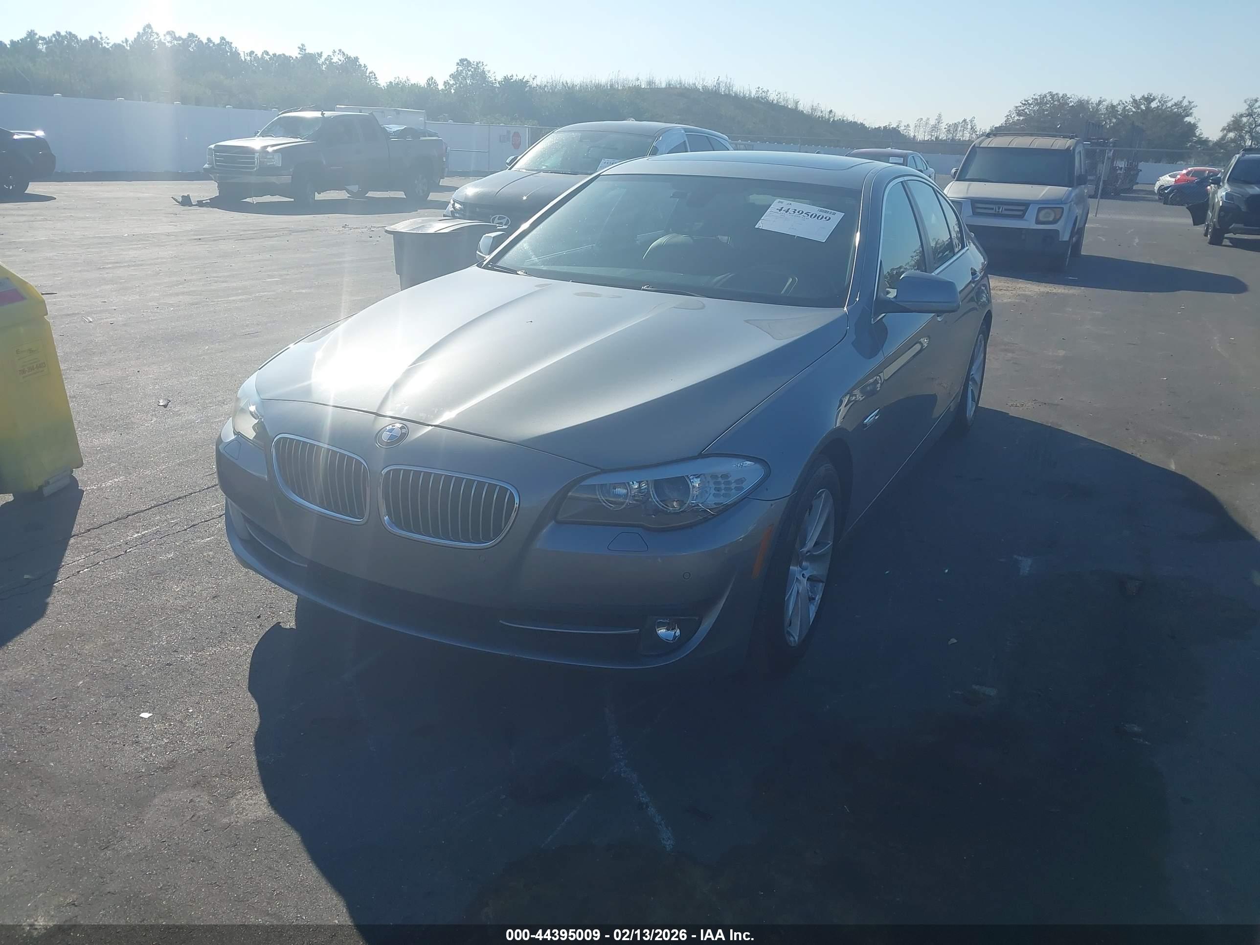 BMW 528I image 2