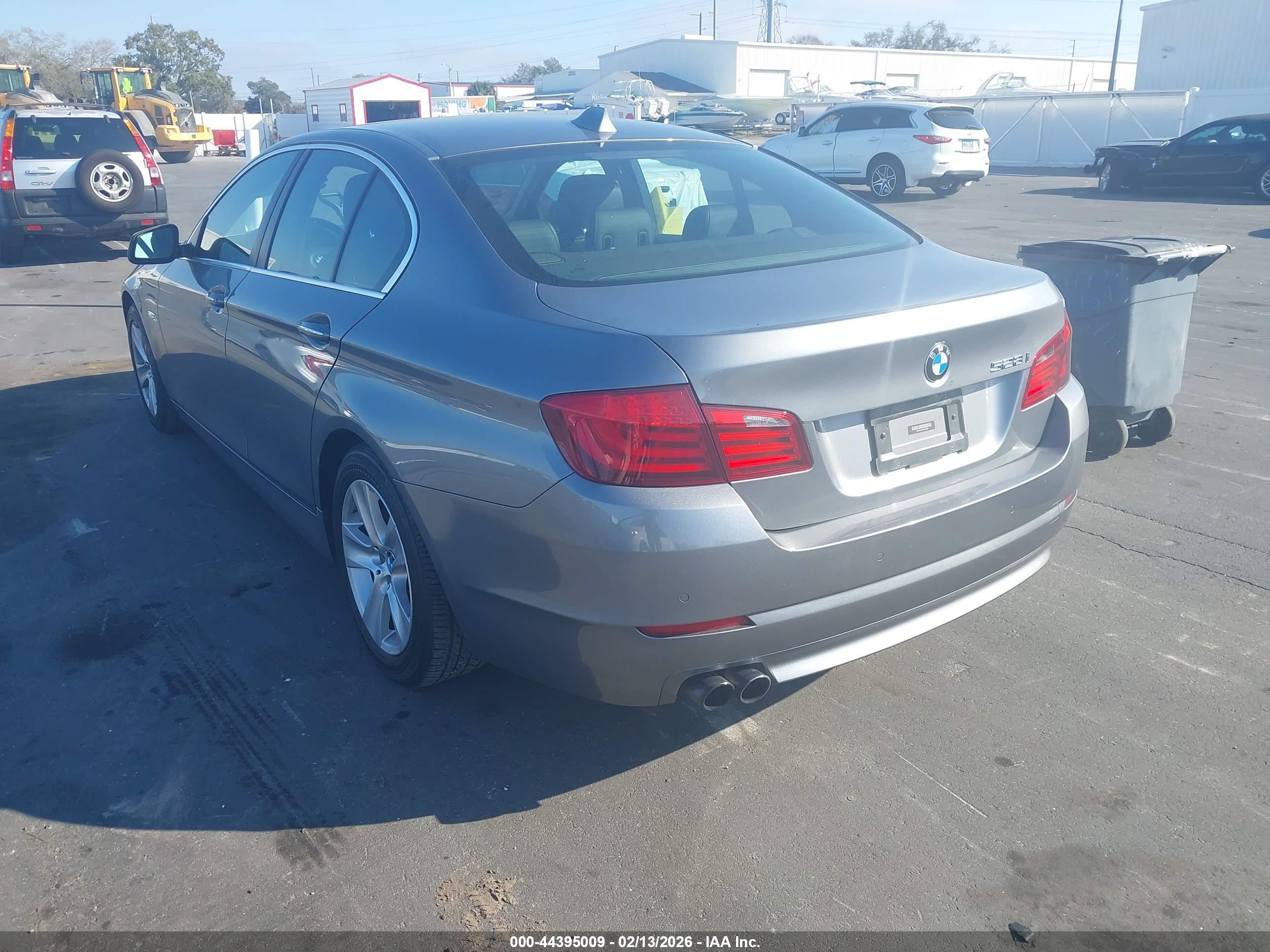 BMW 528I image 3
