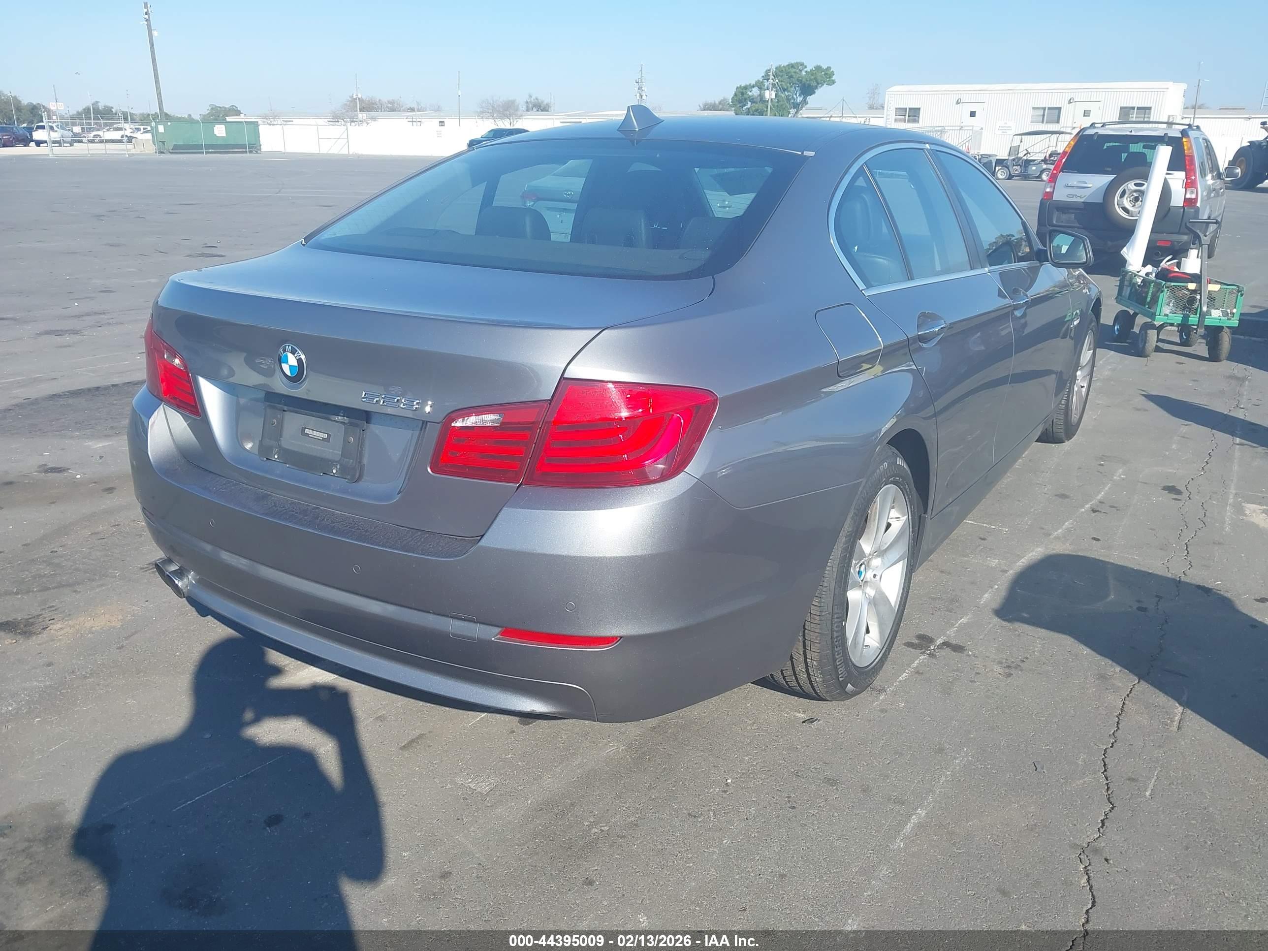 BMW 528I image 4