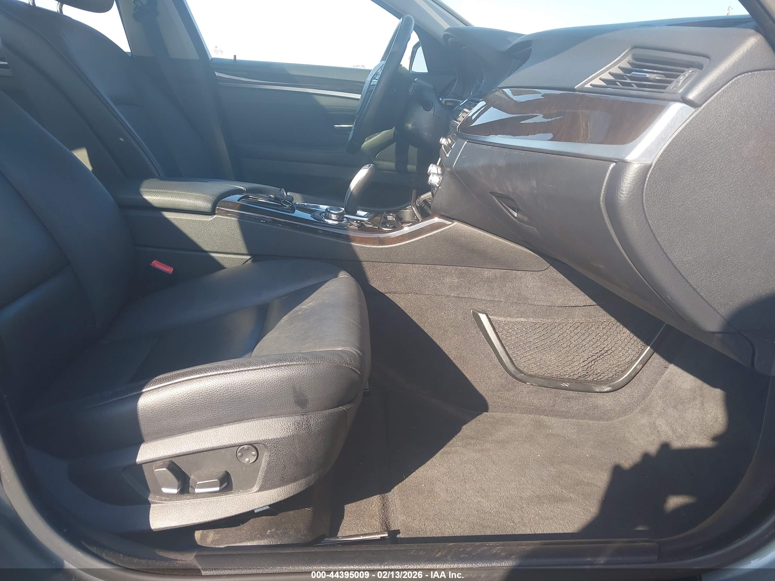 BMW 528I image 5