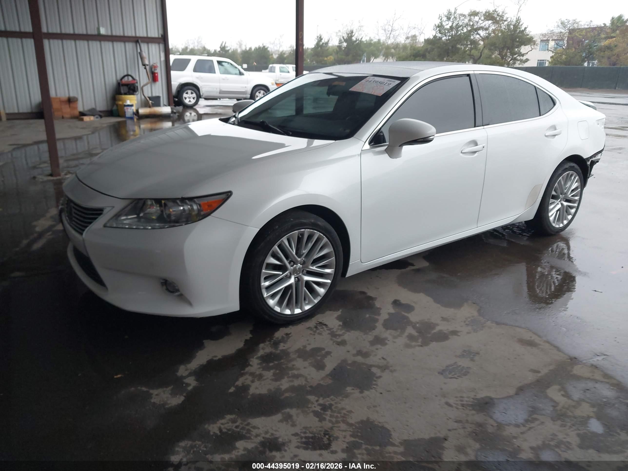 LEXUS ES image 2