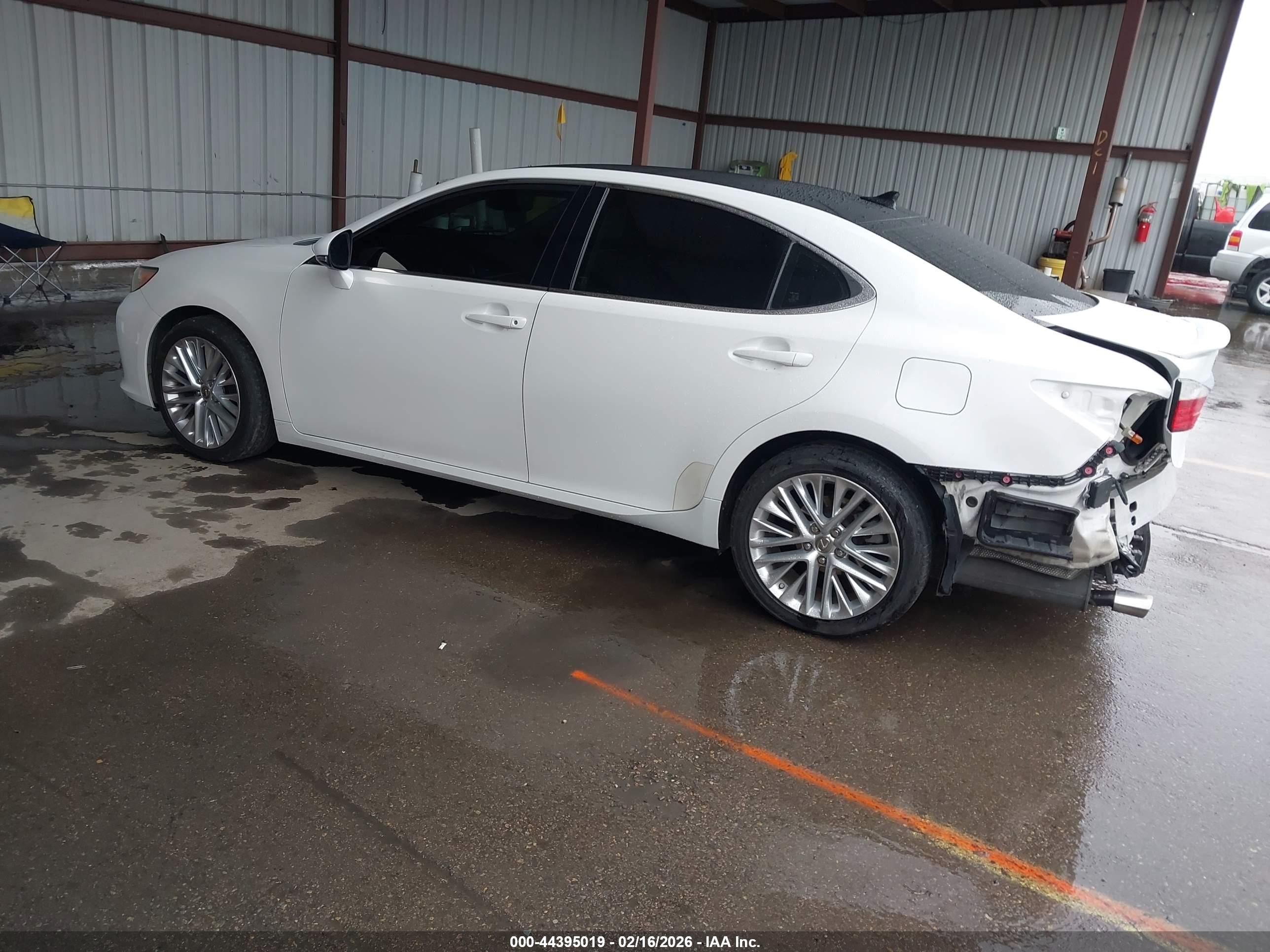 LEXUS ES image 3