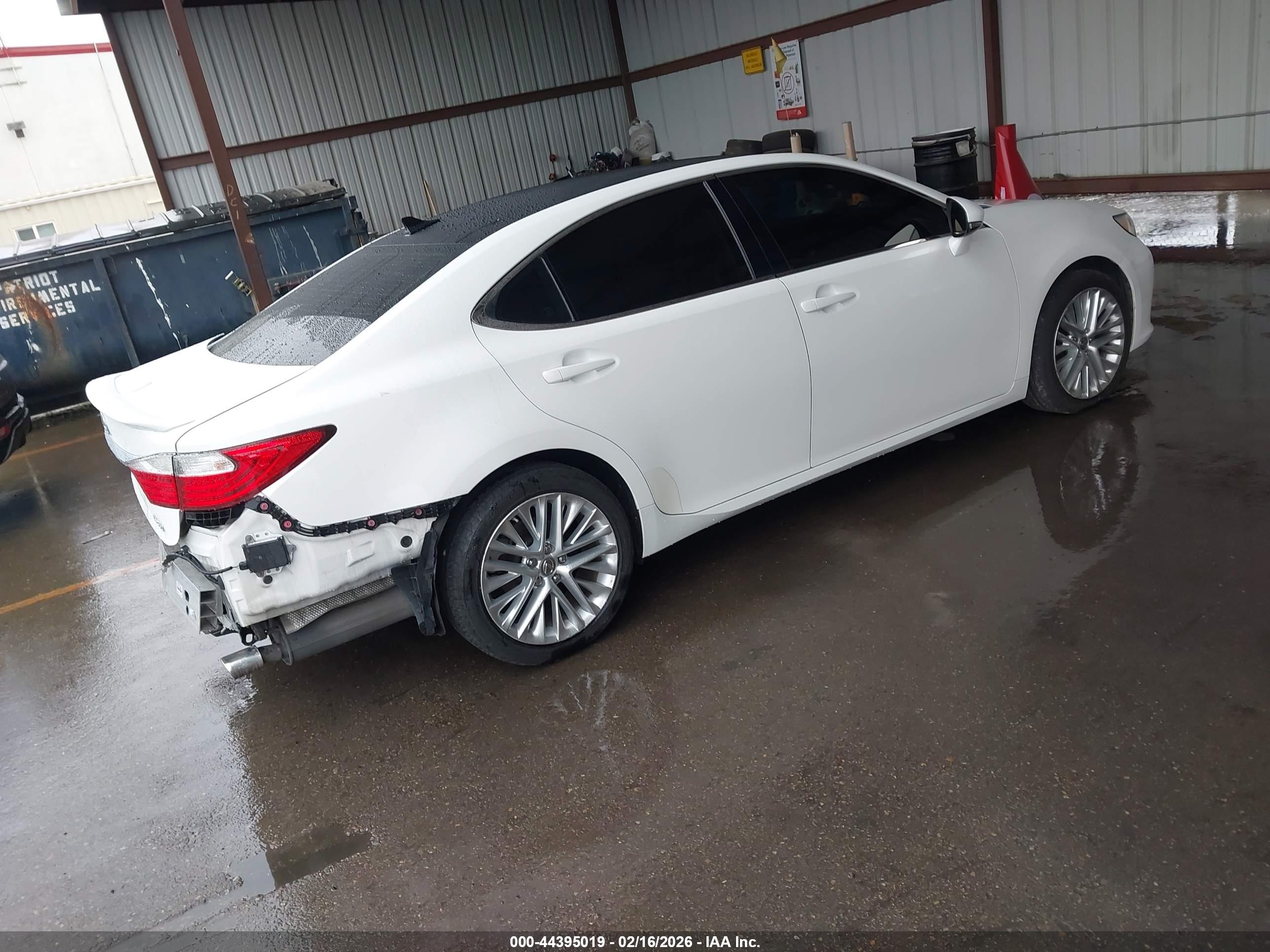 LEXUS ES image 4