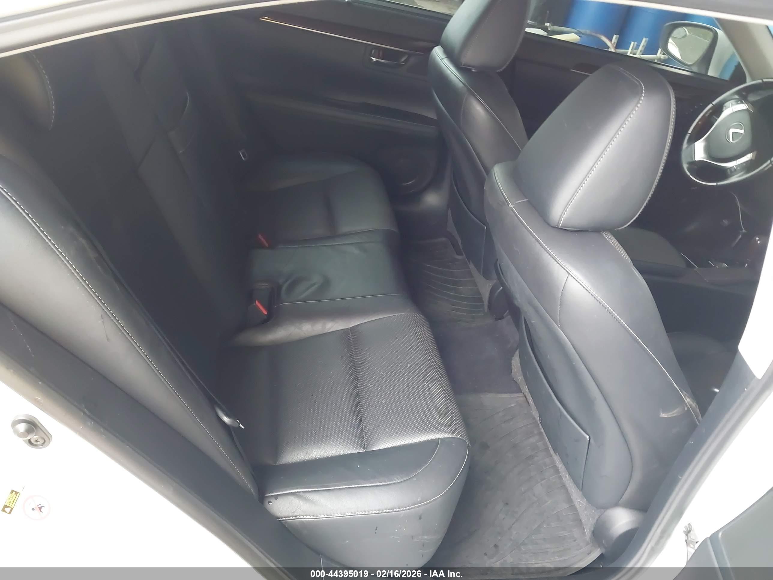 LEXUS ES image 8