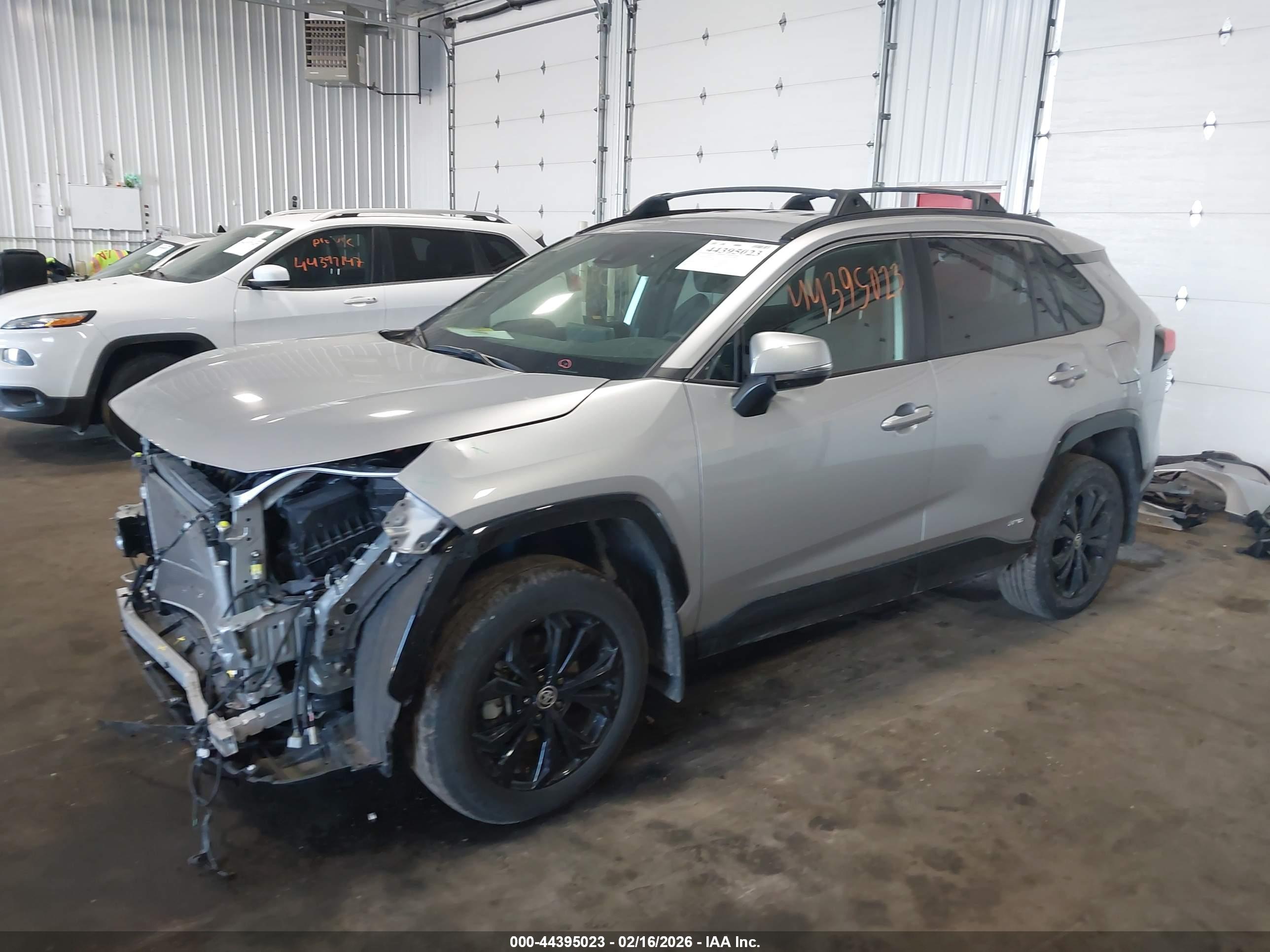 TOYOTA RAV4 image 2