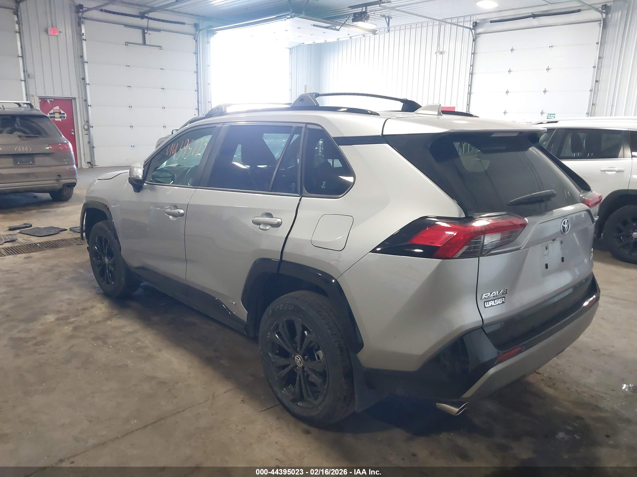 TOYOTA RAV4 image 3