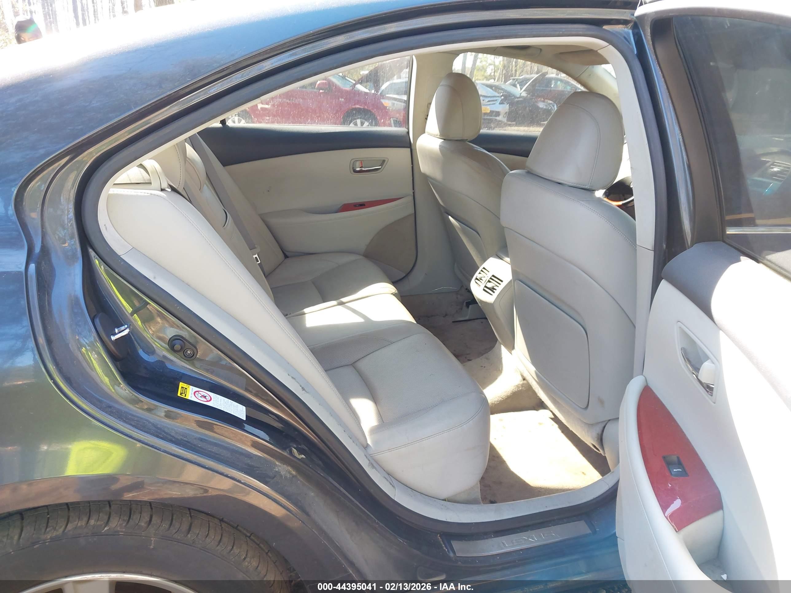 LEXUS ES image 8