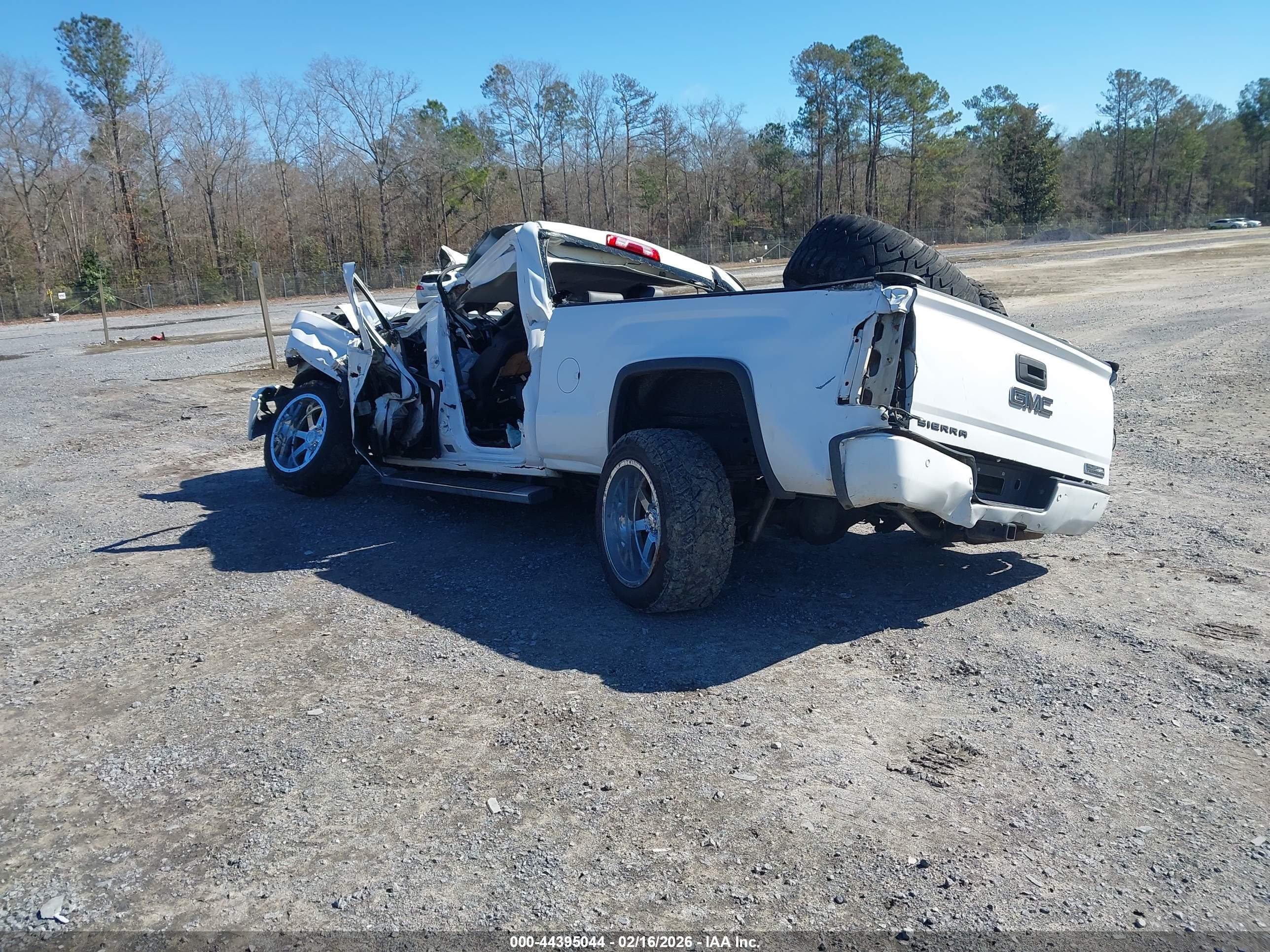 GMC SIERRA image 3