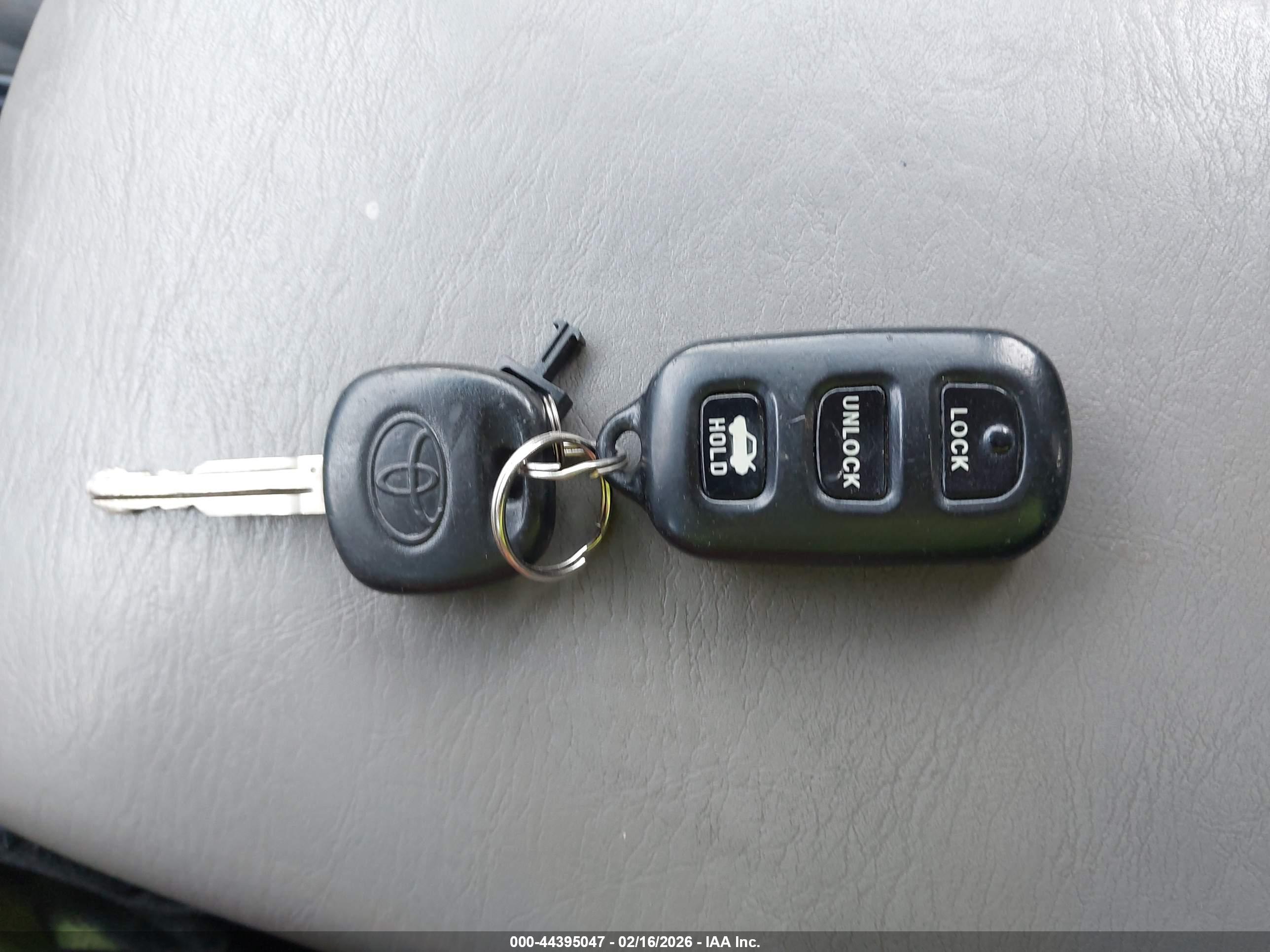 TOYOTA CAMRY image 11