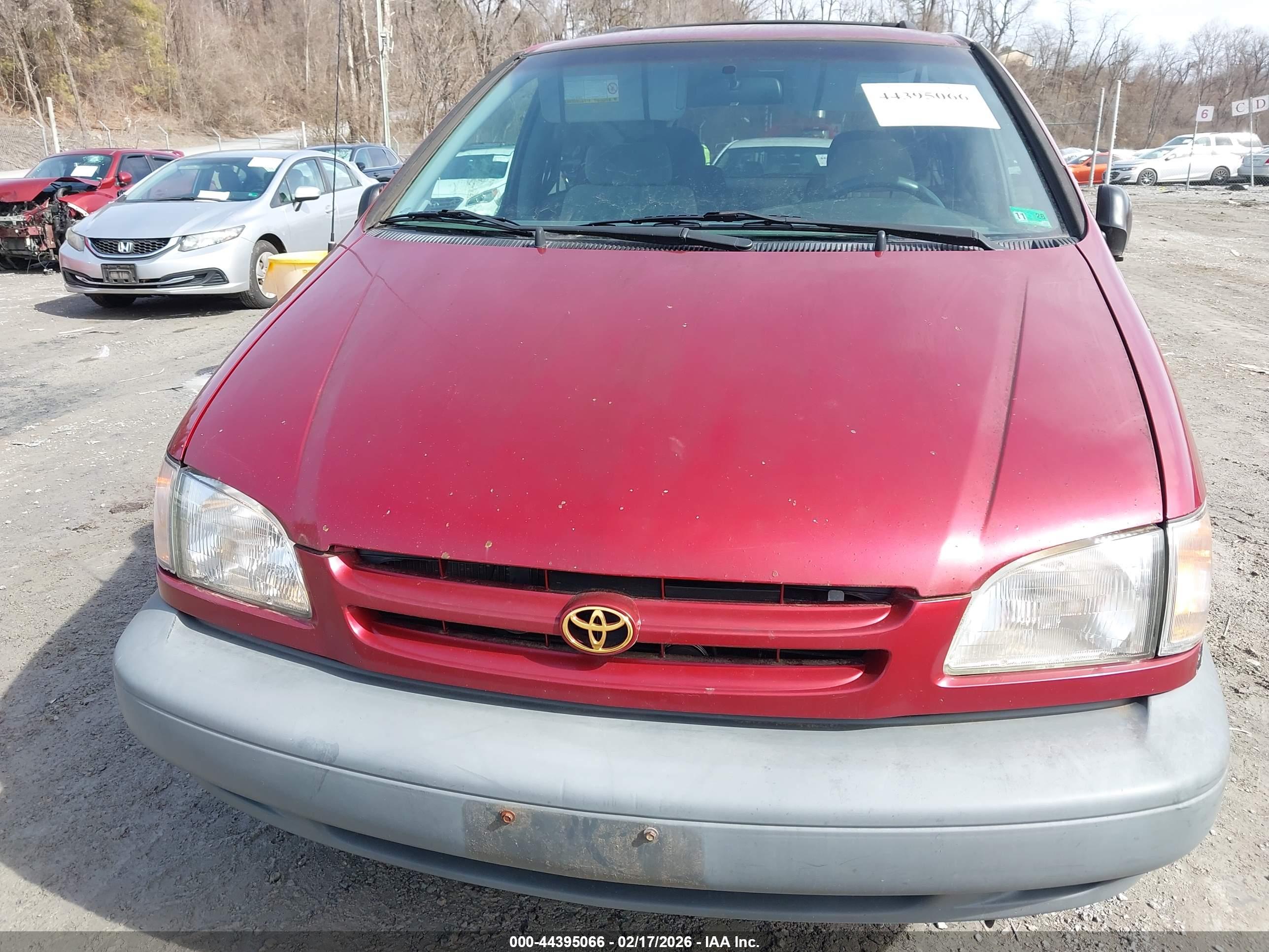TOYOTA SIENNA image 6