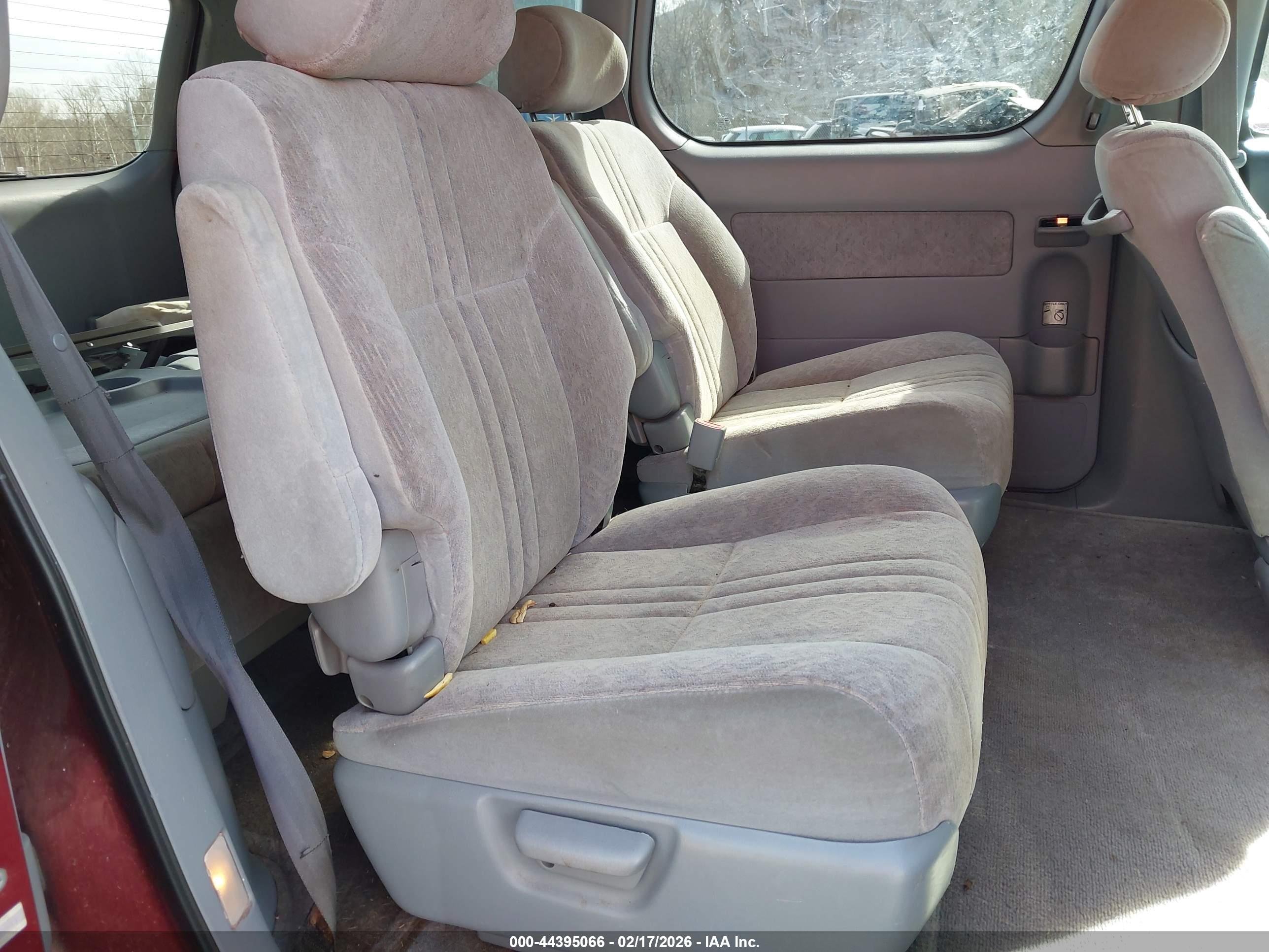 TOYOTA SIENNA image 8