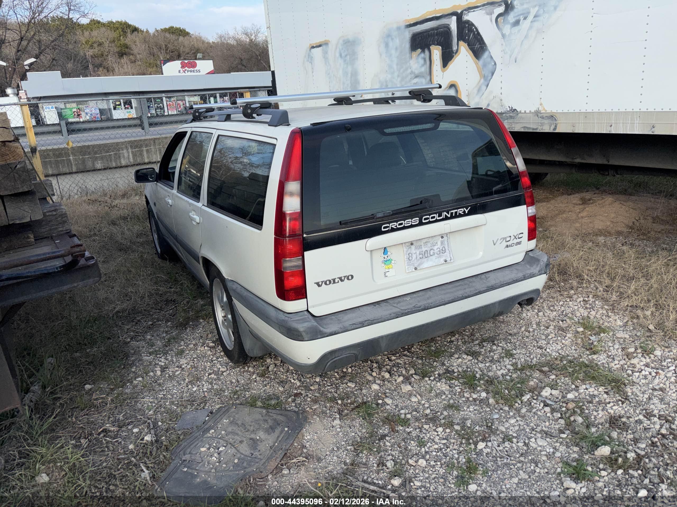 VOLVO V70 image 3