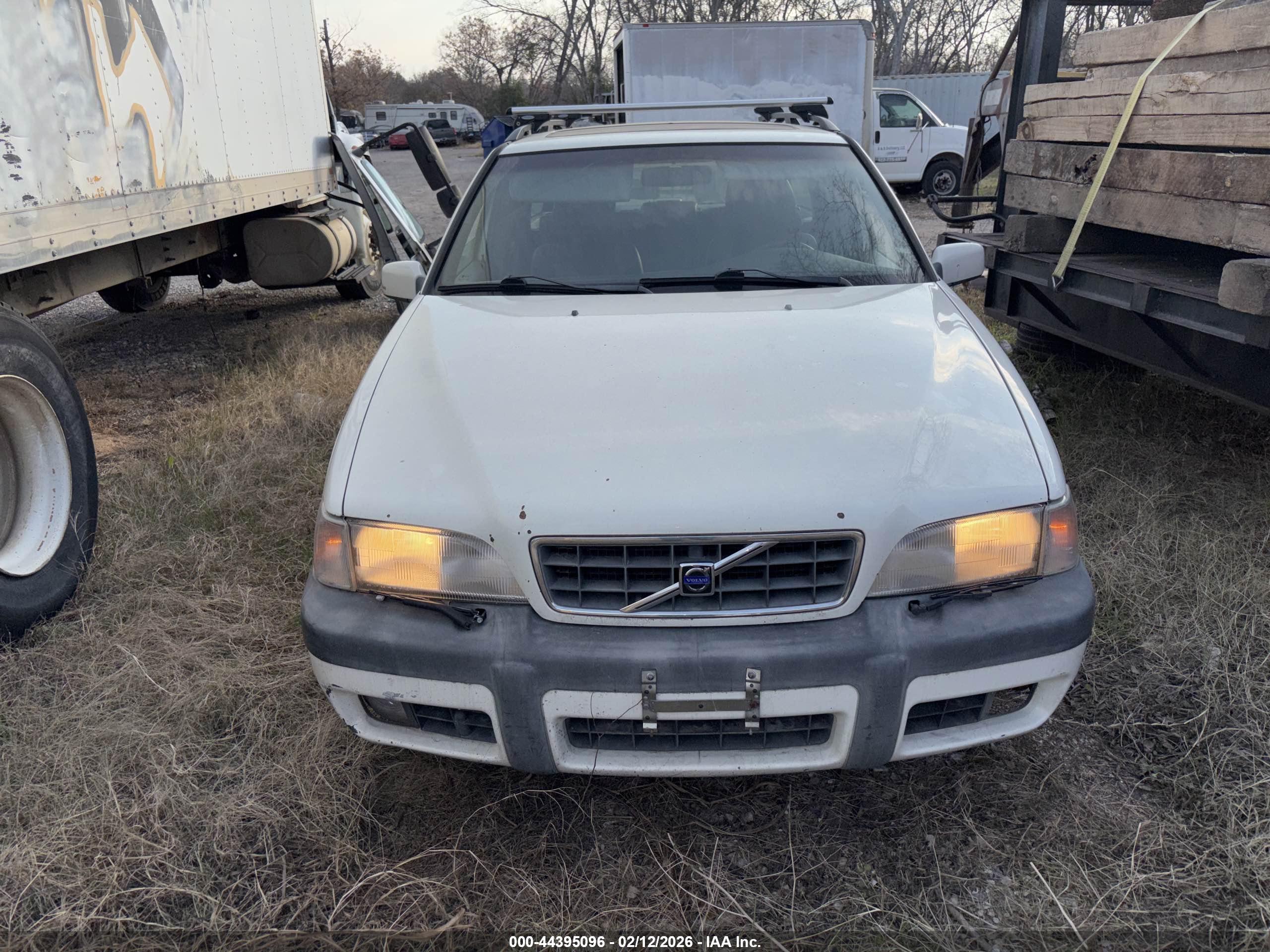 VOLVO V70 image 6