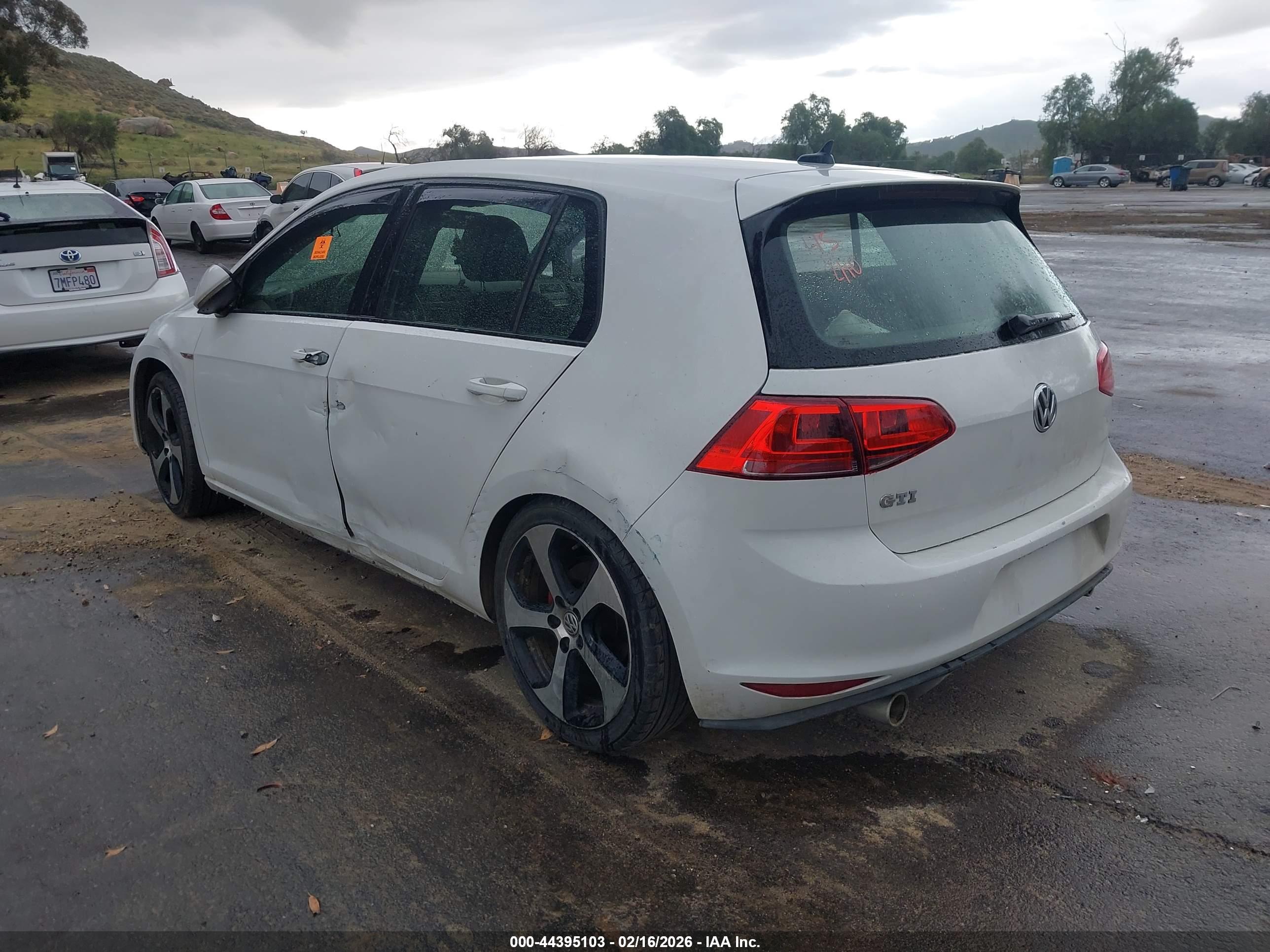 VOLKSWAGEN GOLF image 3