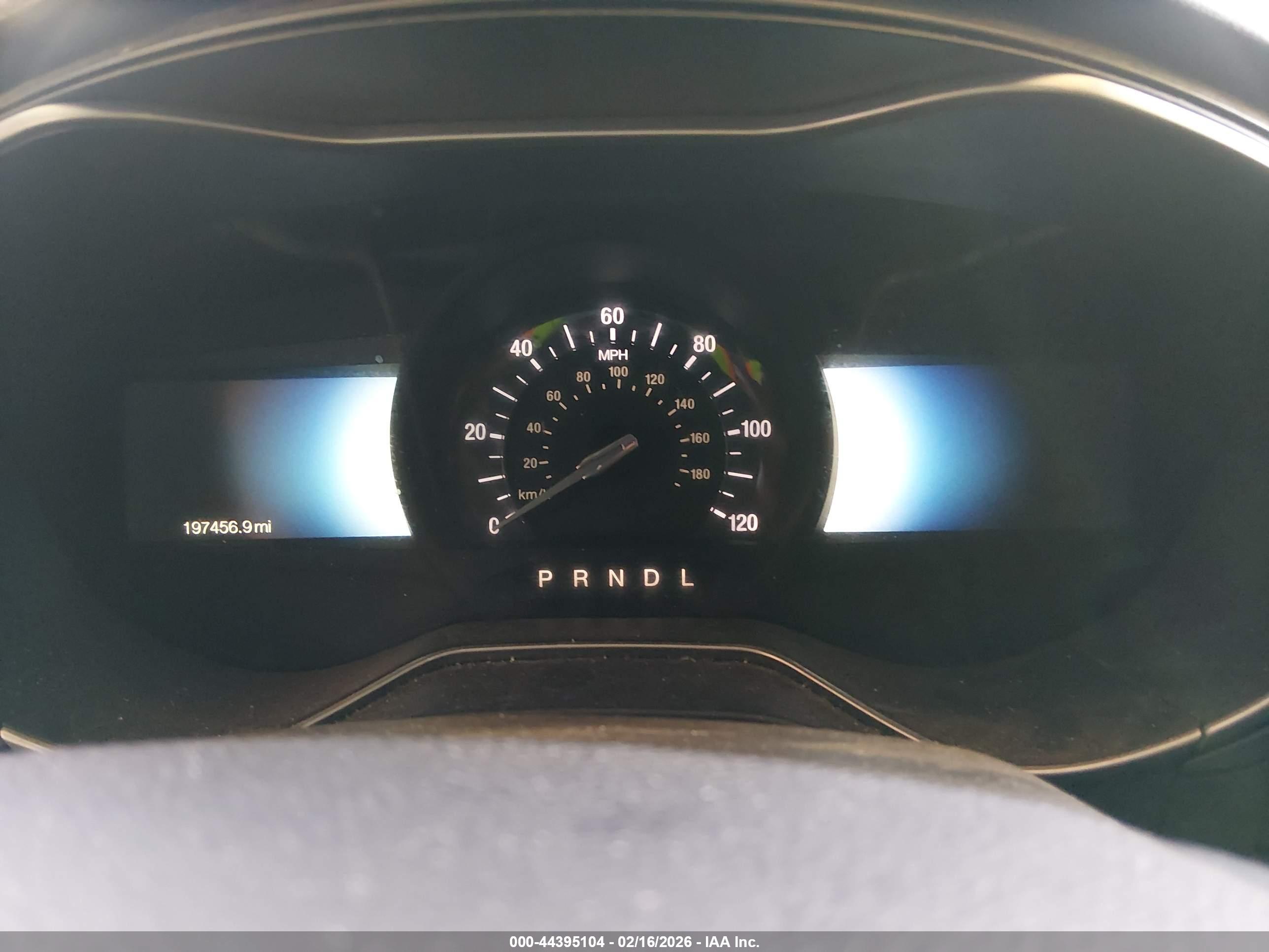 FORD FUSION image 7