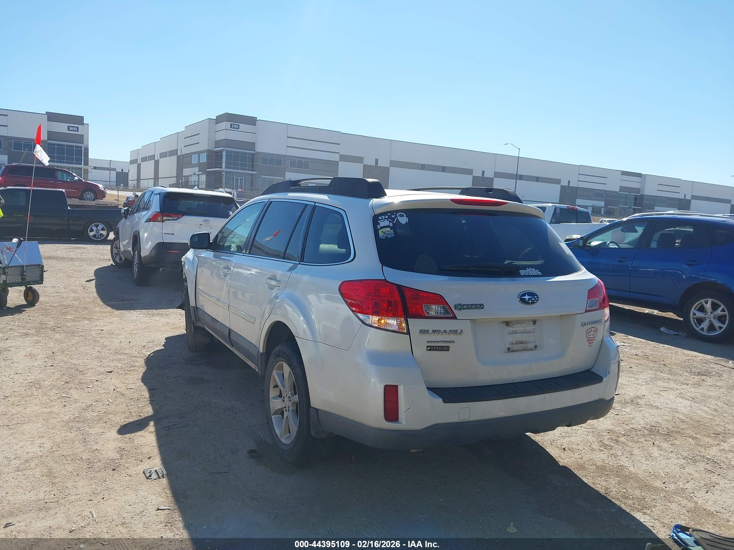 SUBARU OUTBACK image 3