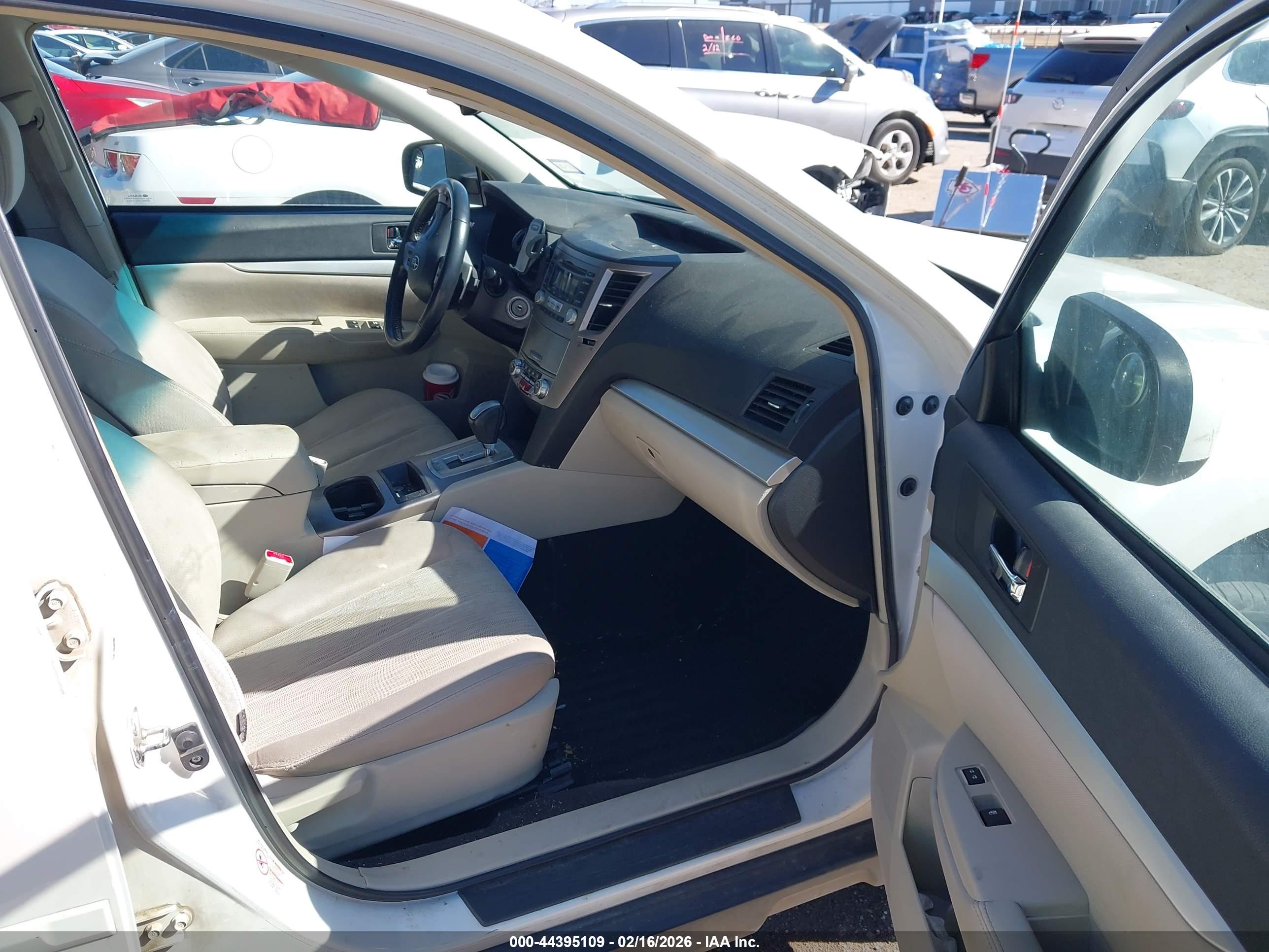 SUBARU OUTBACK image 5