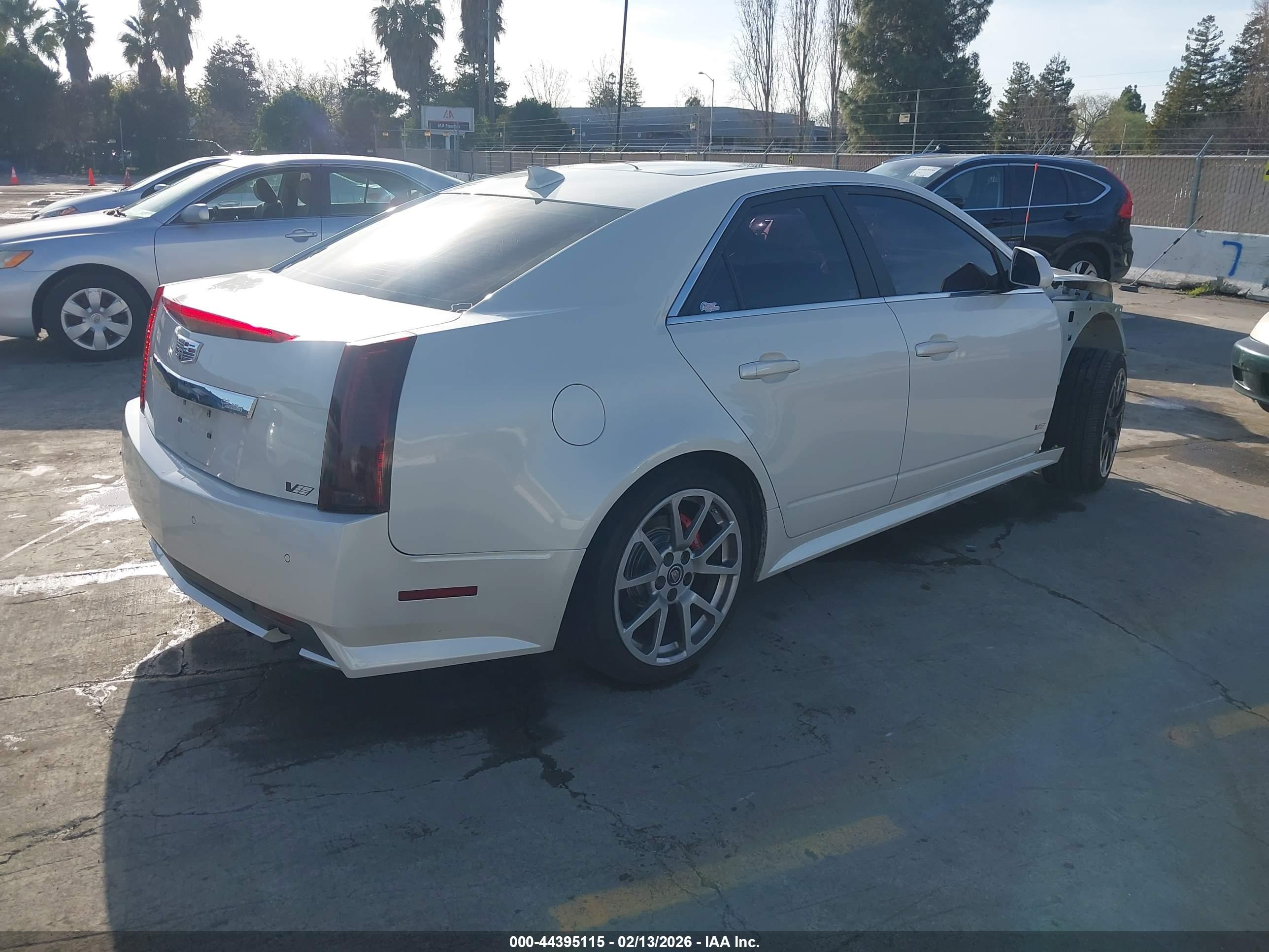 CADILLAC CTS-V image 4