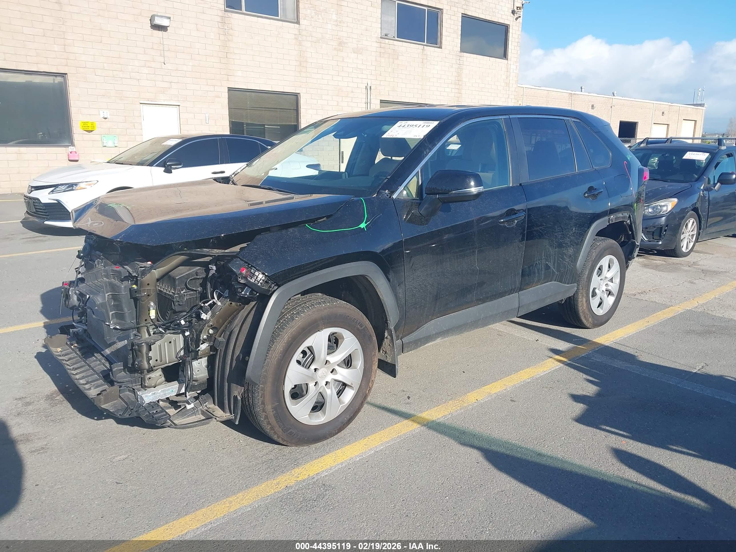 TOYOTA RAV4 image 2
