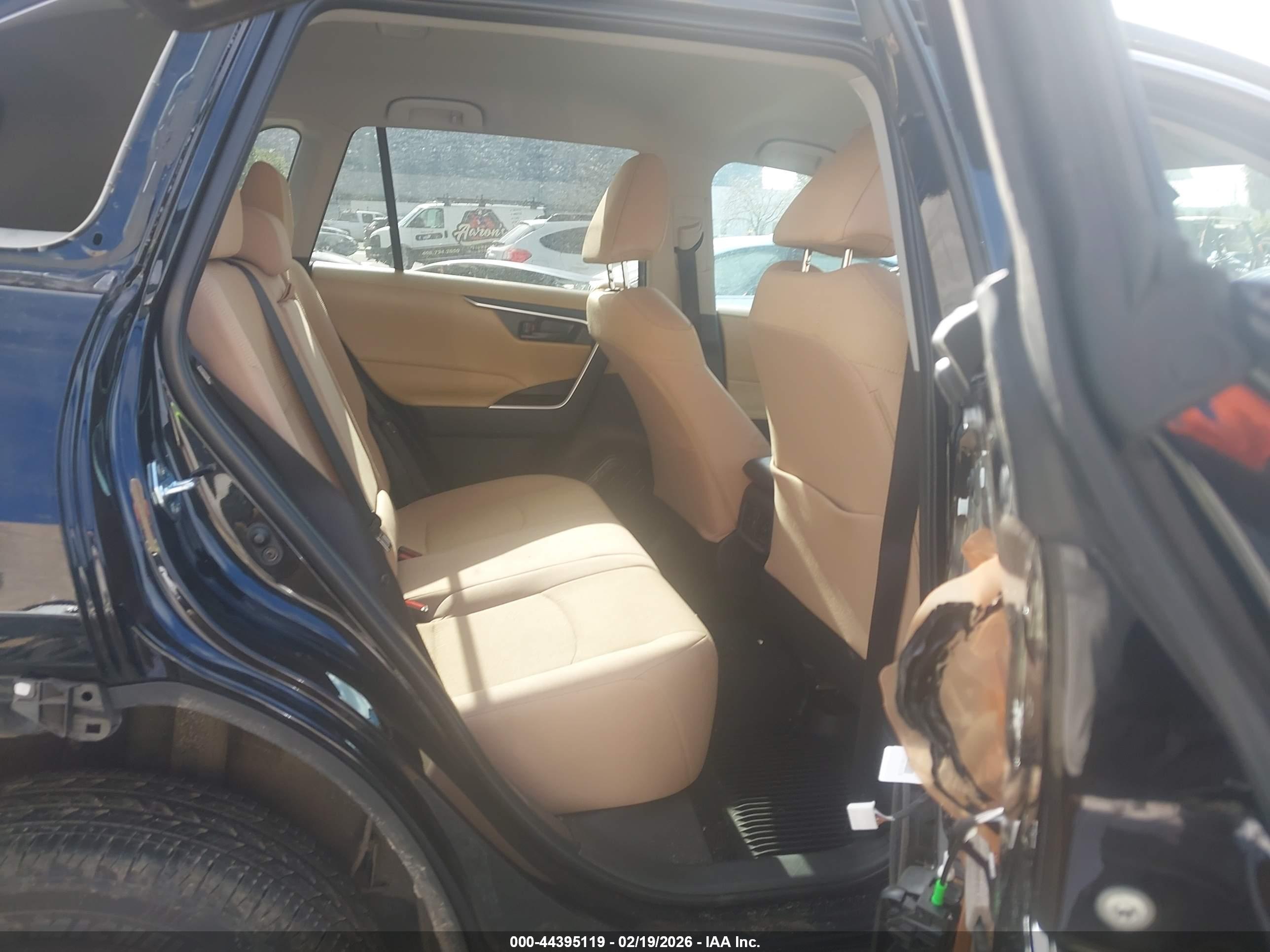 TOYOTA RAV4 image 8
