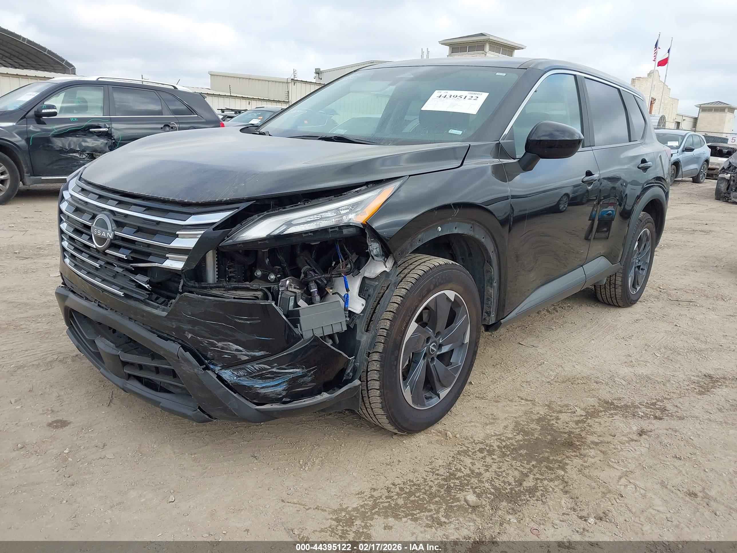 NISSAN ROGUE image 2