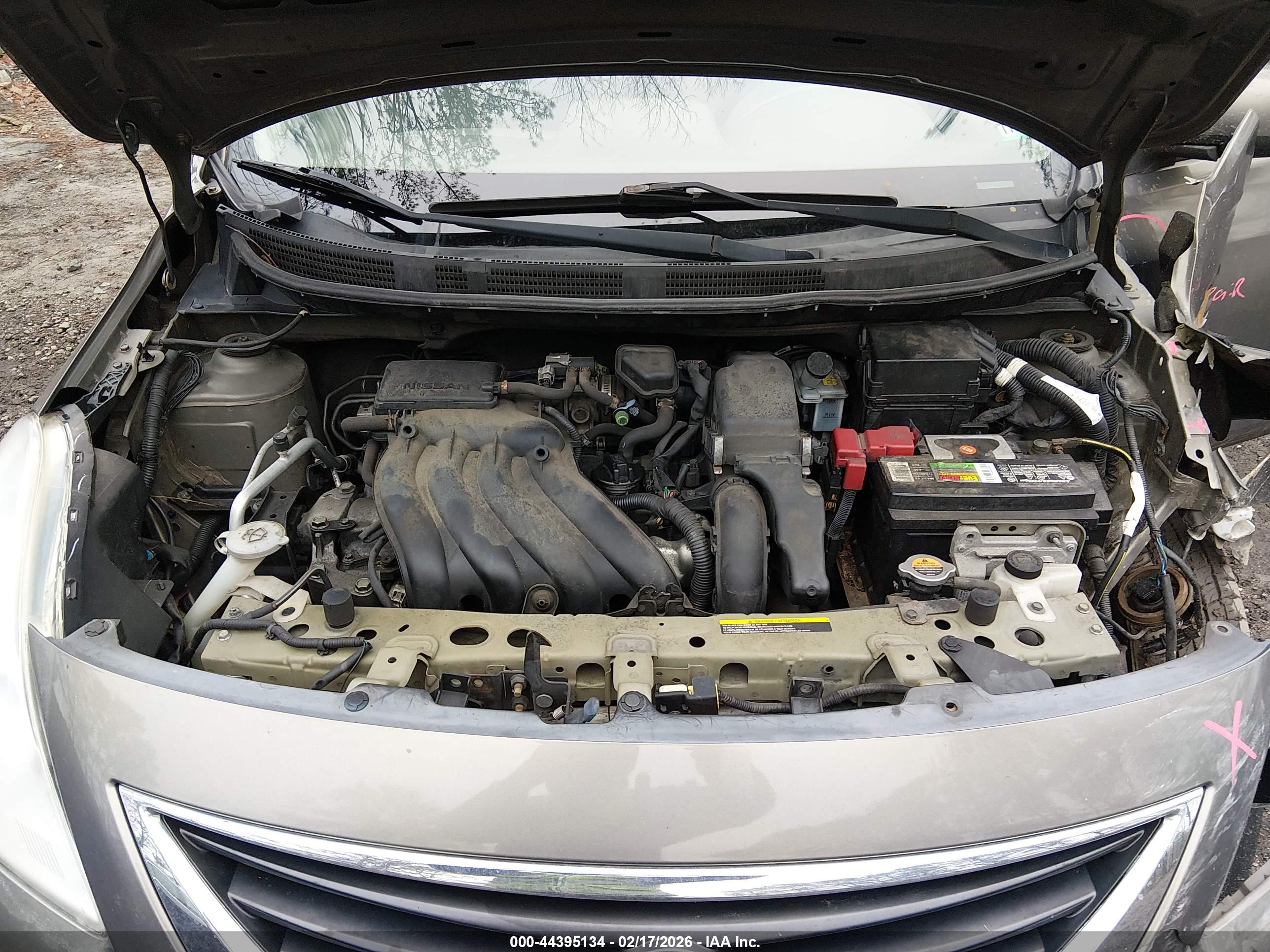 NISSAN VERSA image 10