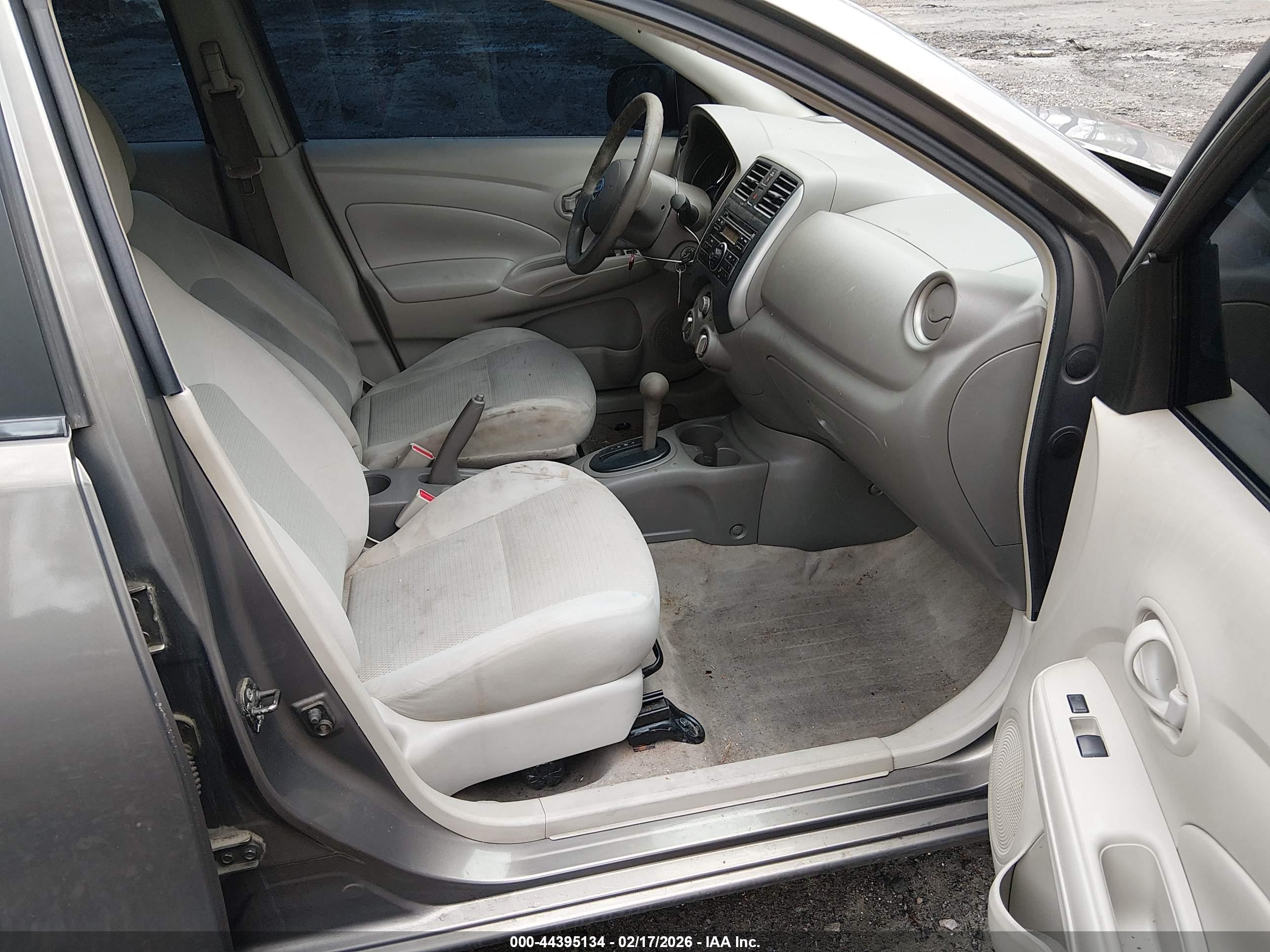 NISSAN VERSA image 5