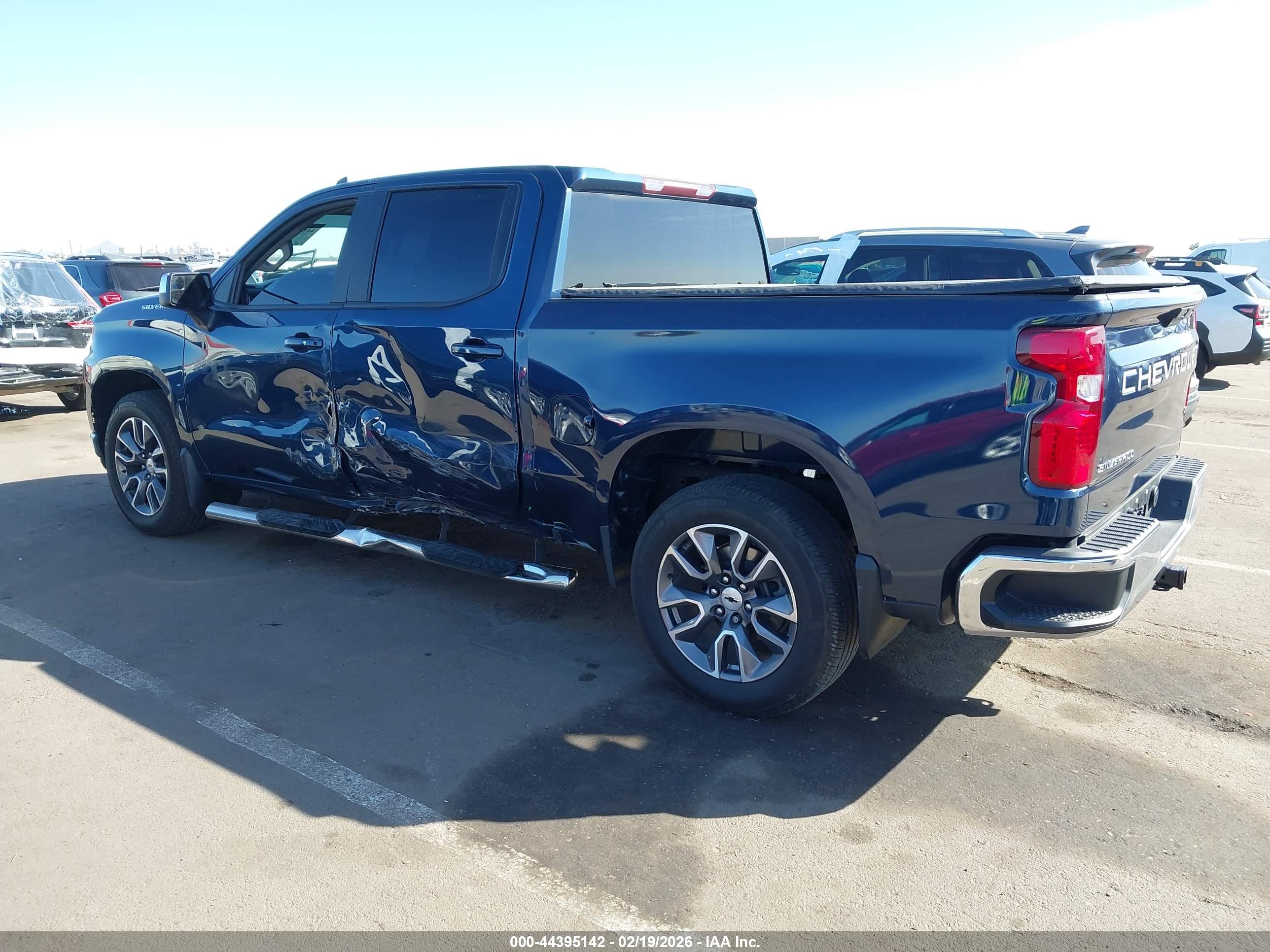 CHEVROLET SILVERADO image 6