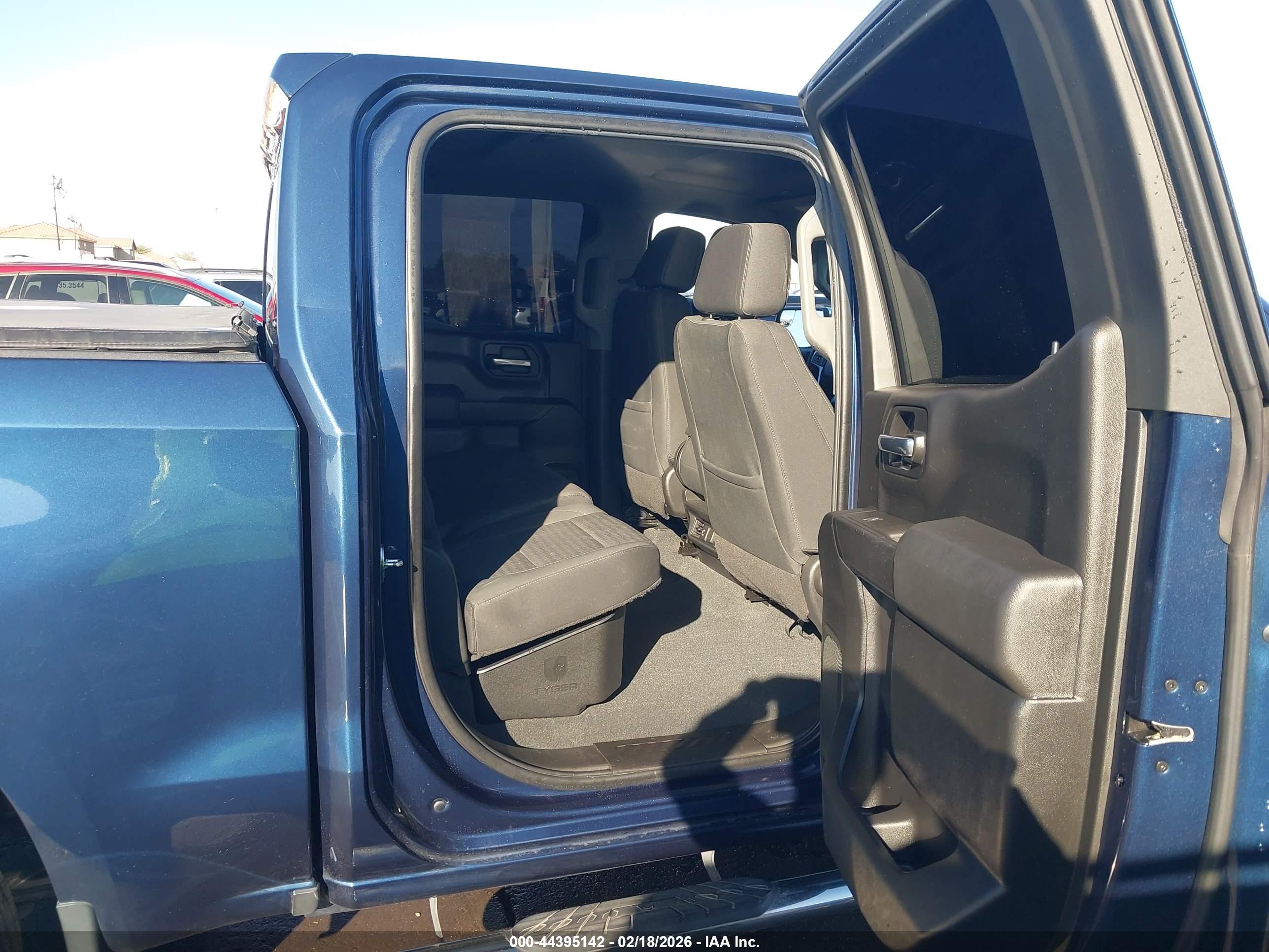 CHEVROLET SILVERADO image 8