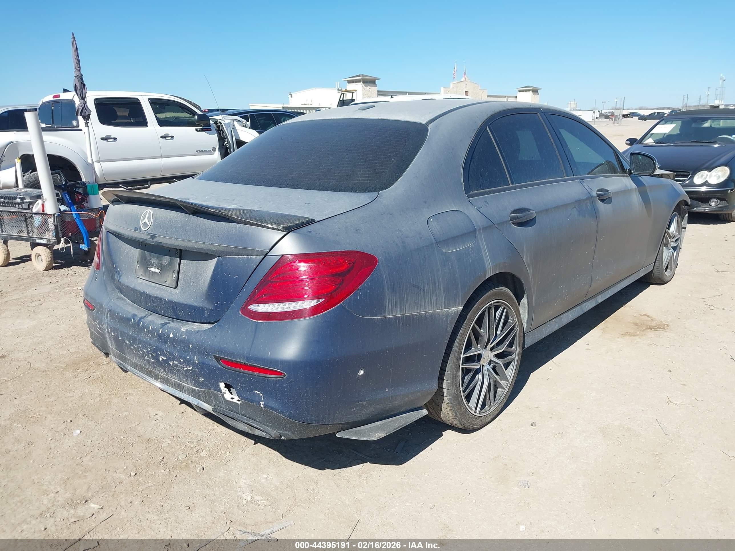 MERCEDES-BENZ E image 4