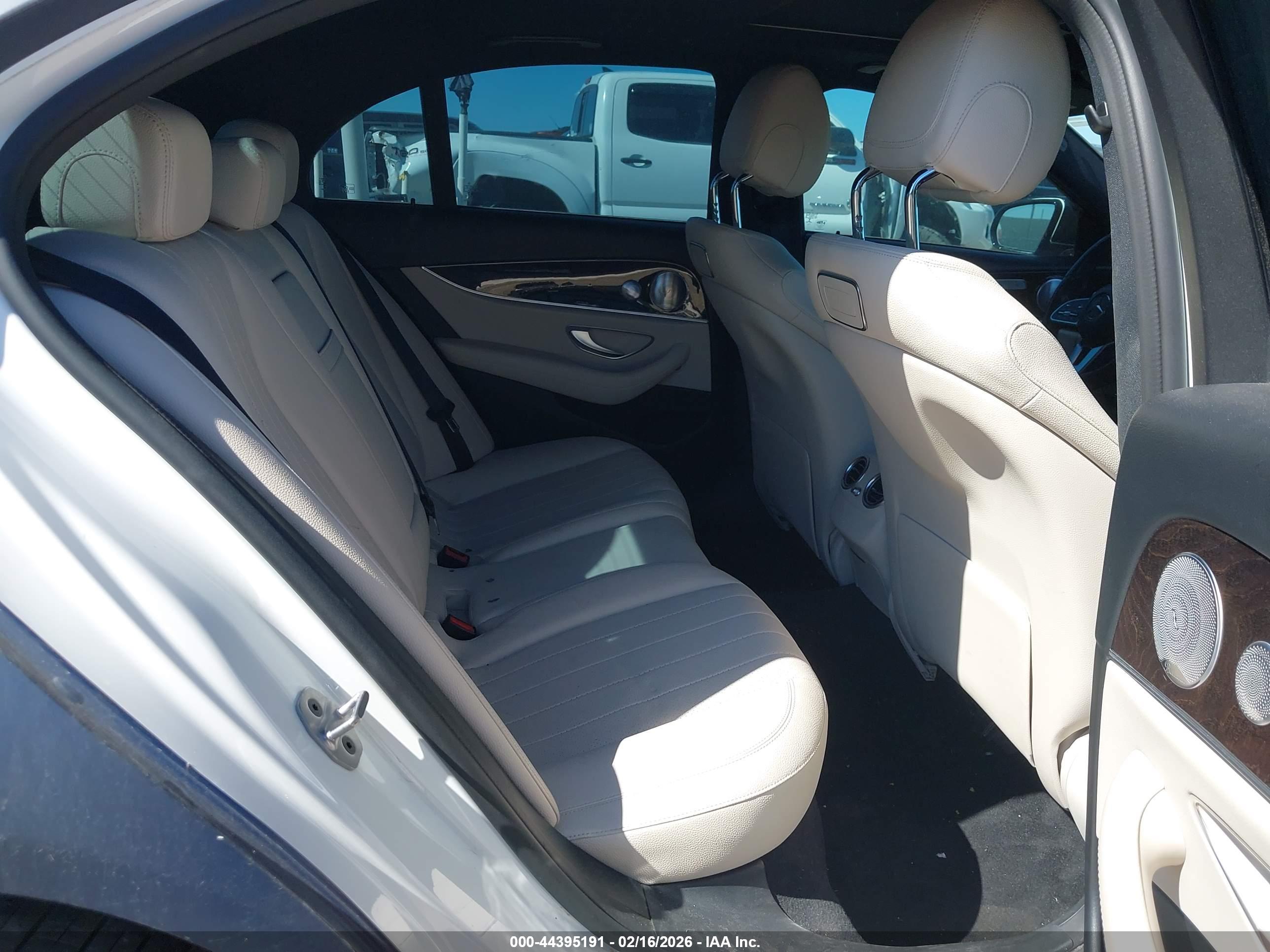 MERCEDES-BENZ E image 8