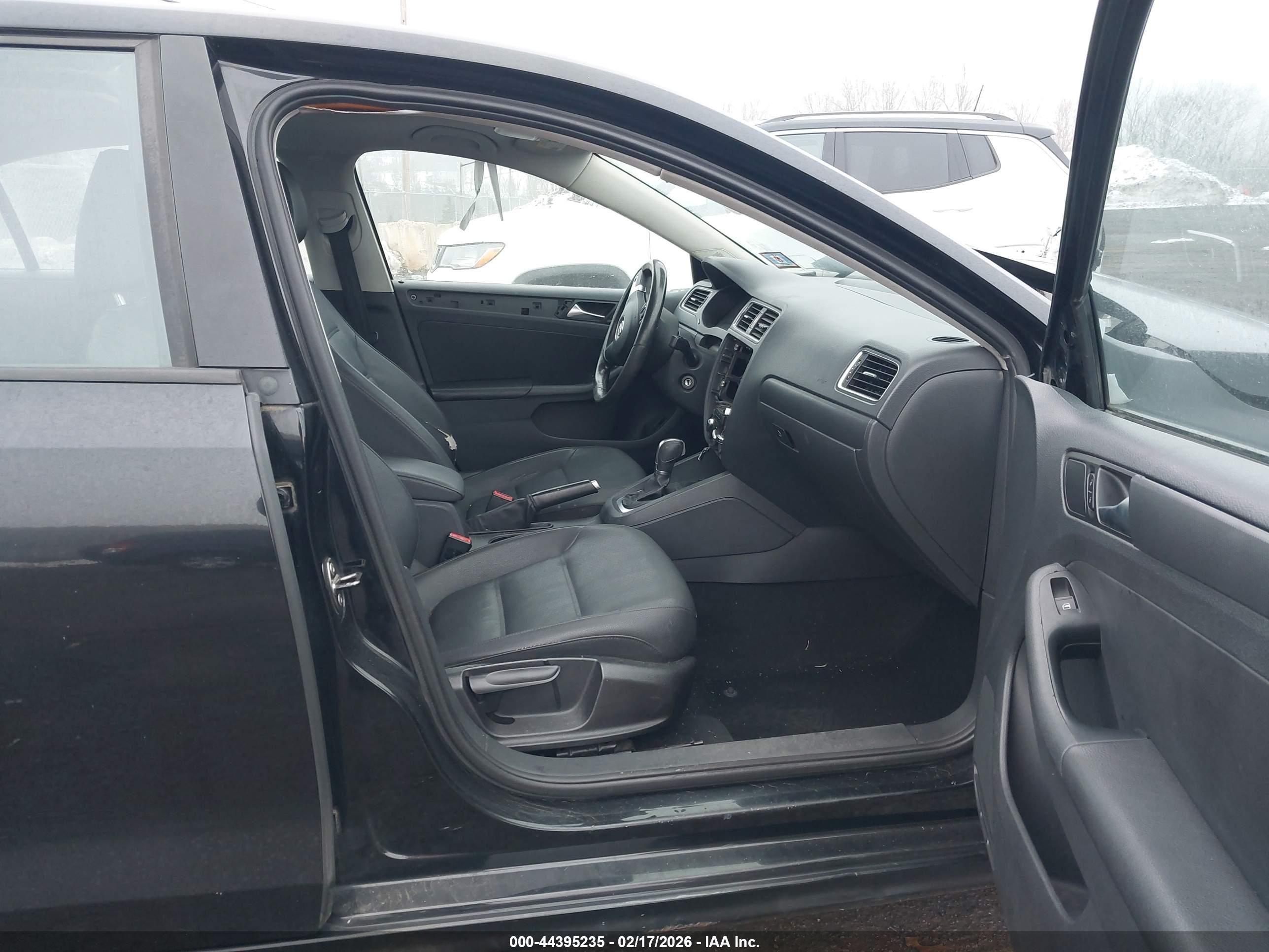 VOLKSWAGEN JETTA image 5
