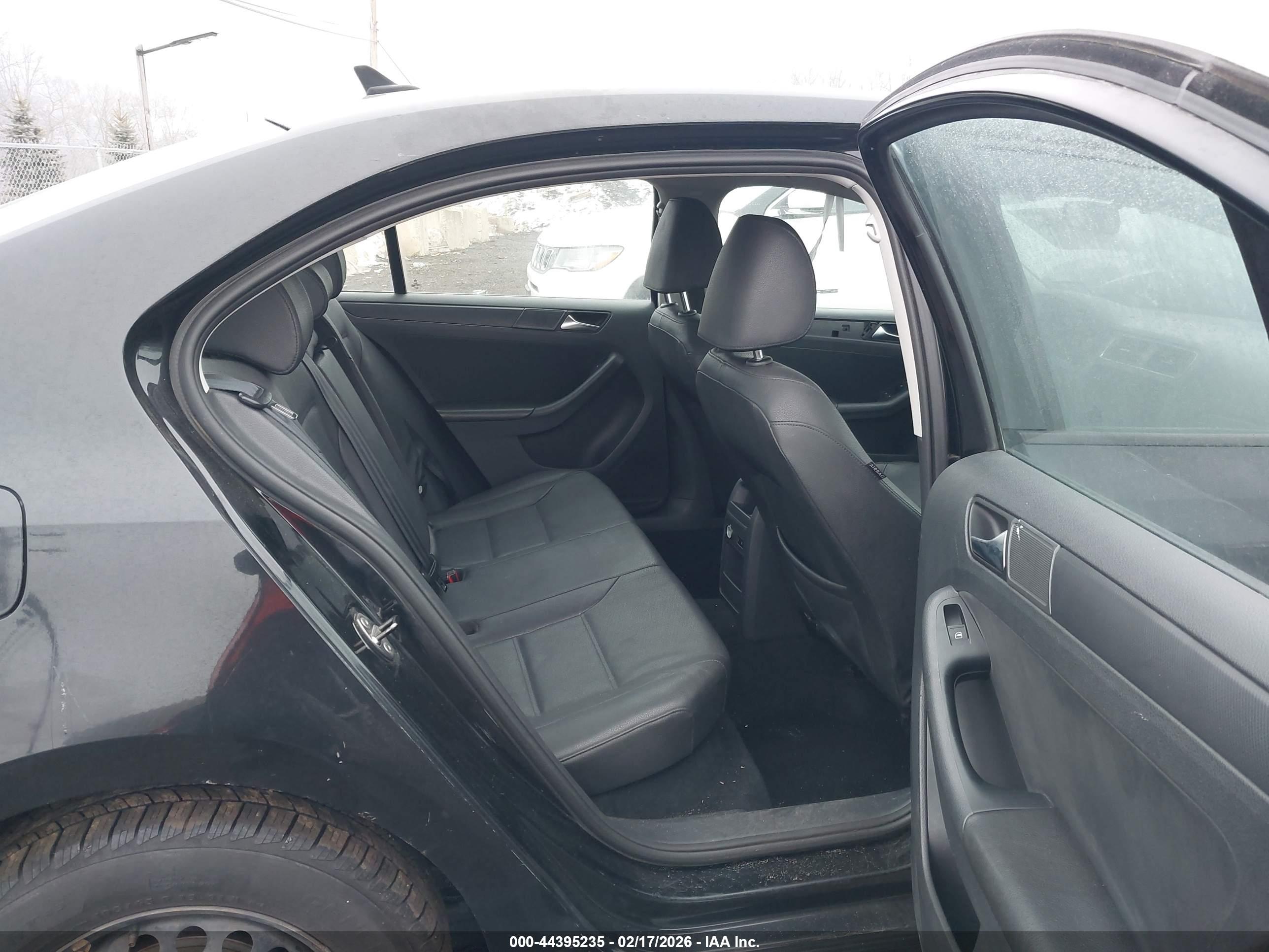 VOLKSWAGEN JETTA image 8
