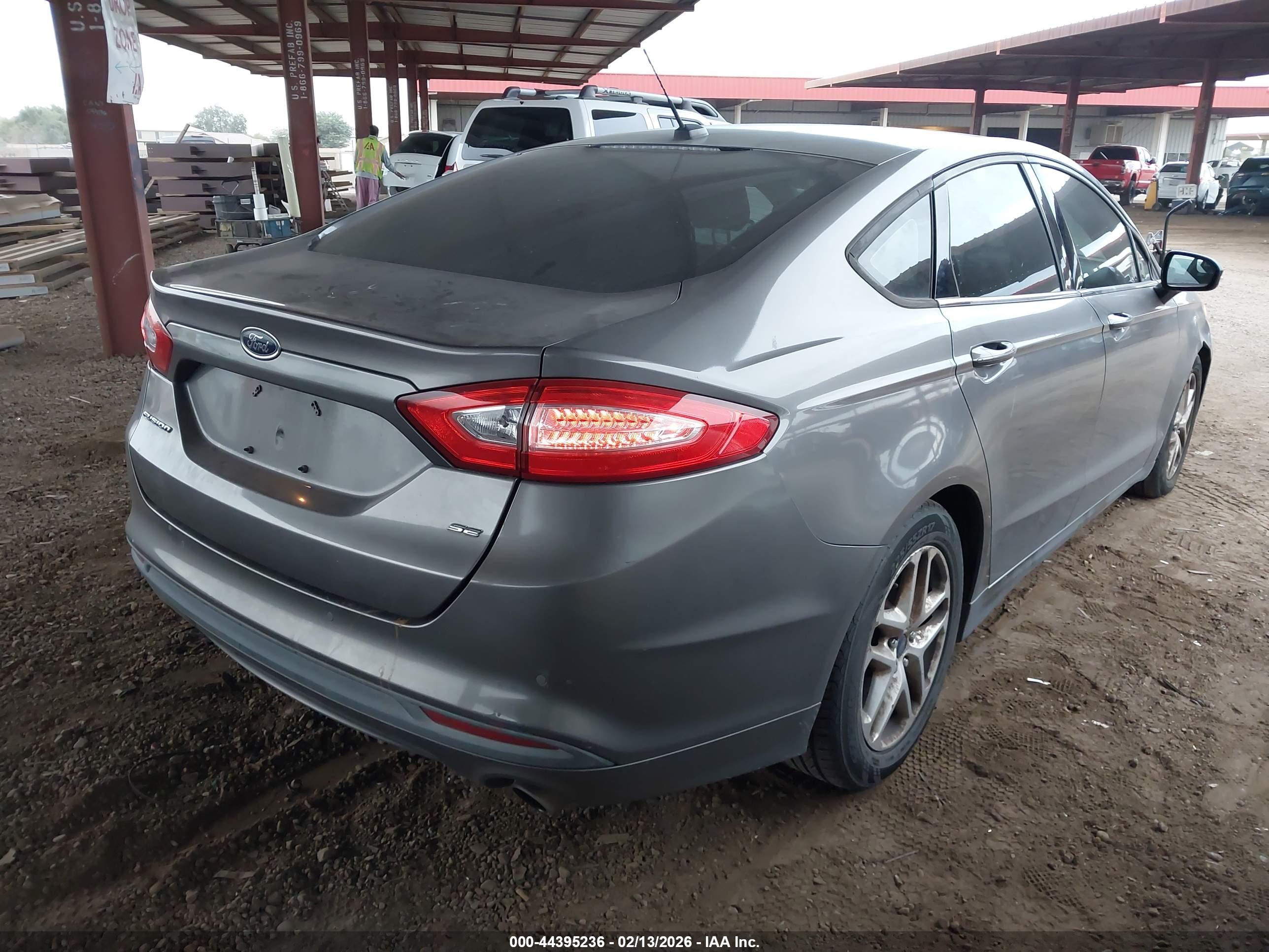 FORD FUSION image 4