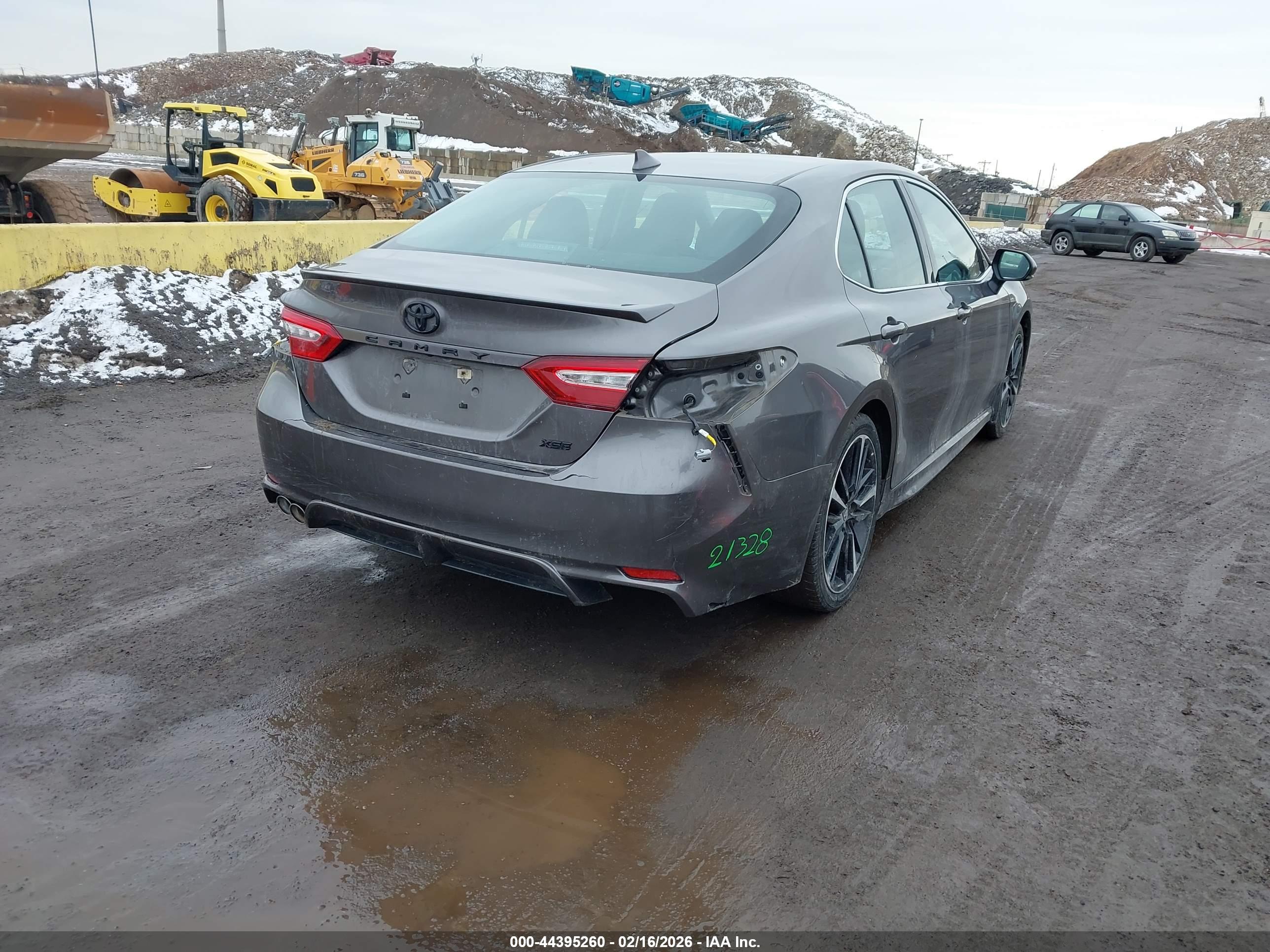 TOYOTA CAMRY image 4