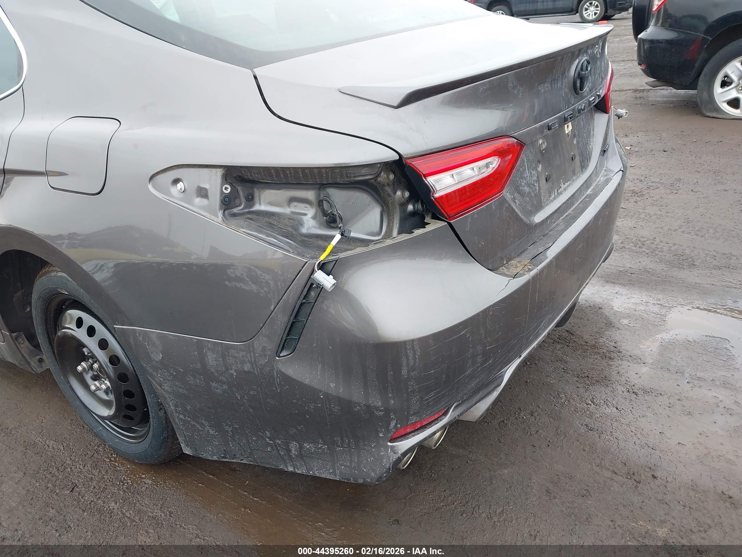 TOYOTA CAMRY image 6