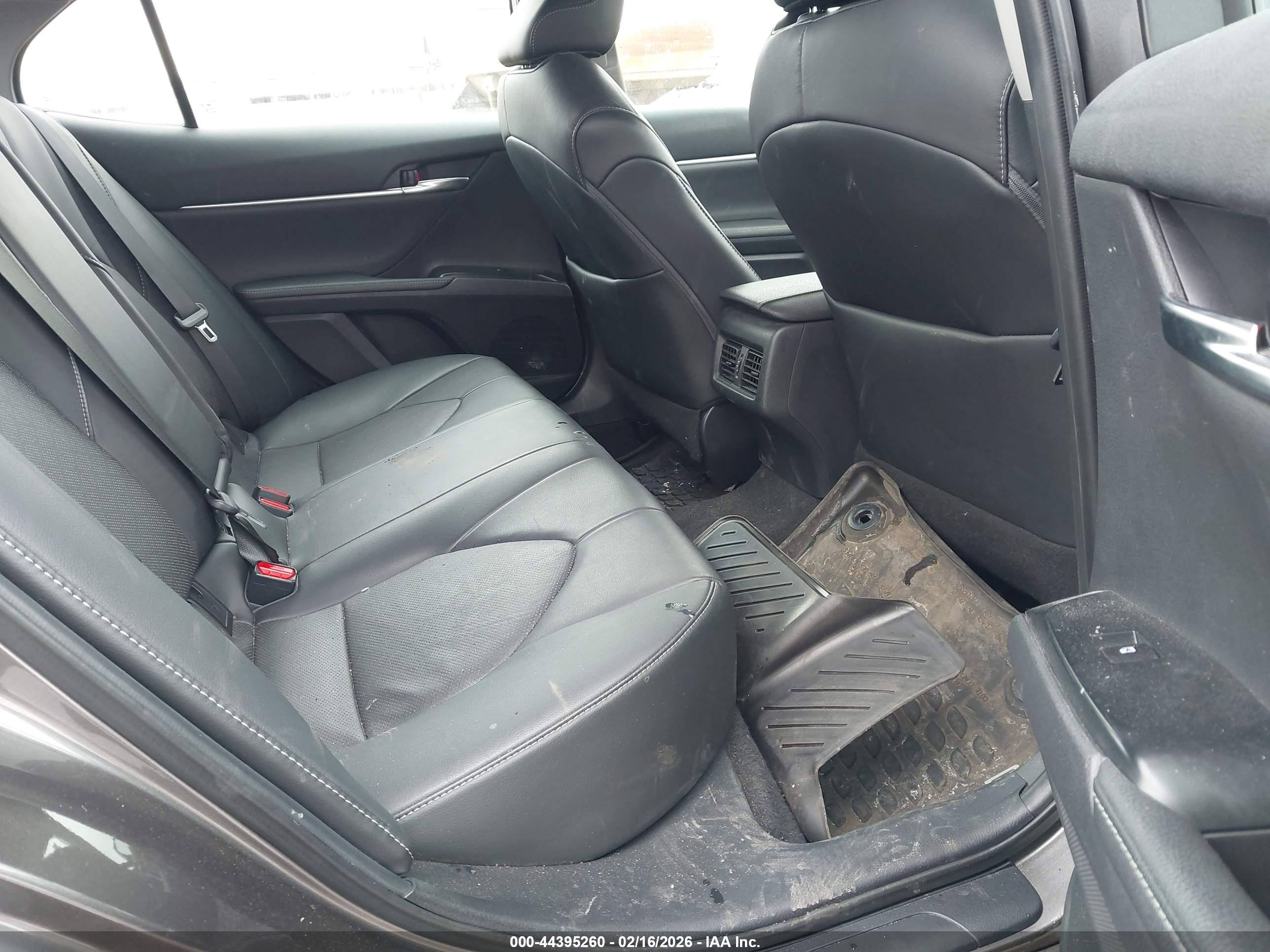 TOYOTA CAMRY image 8