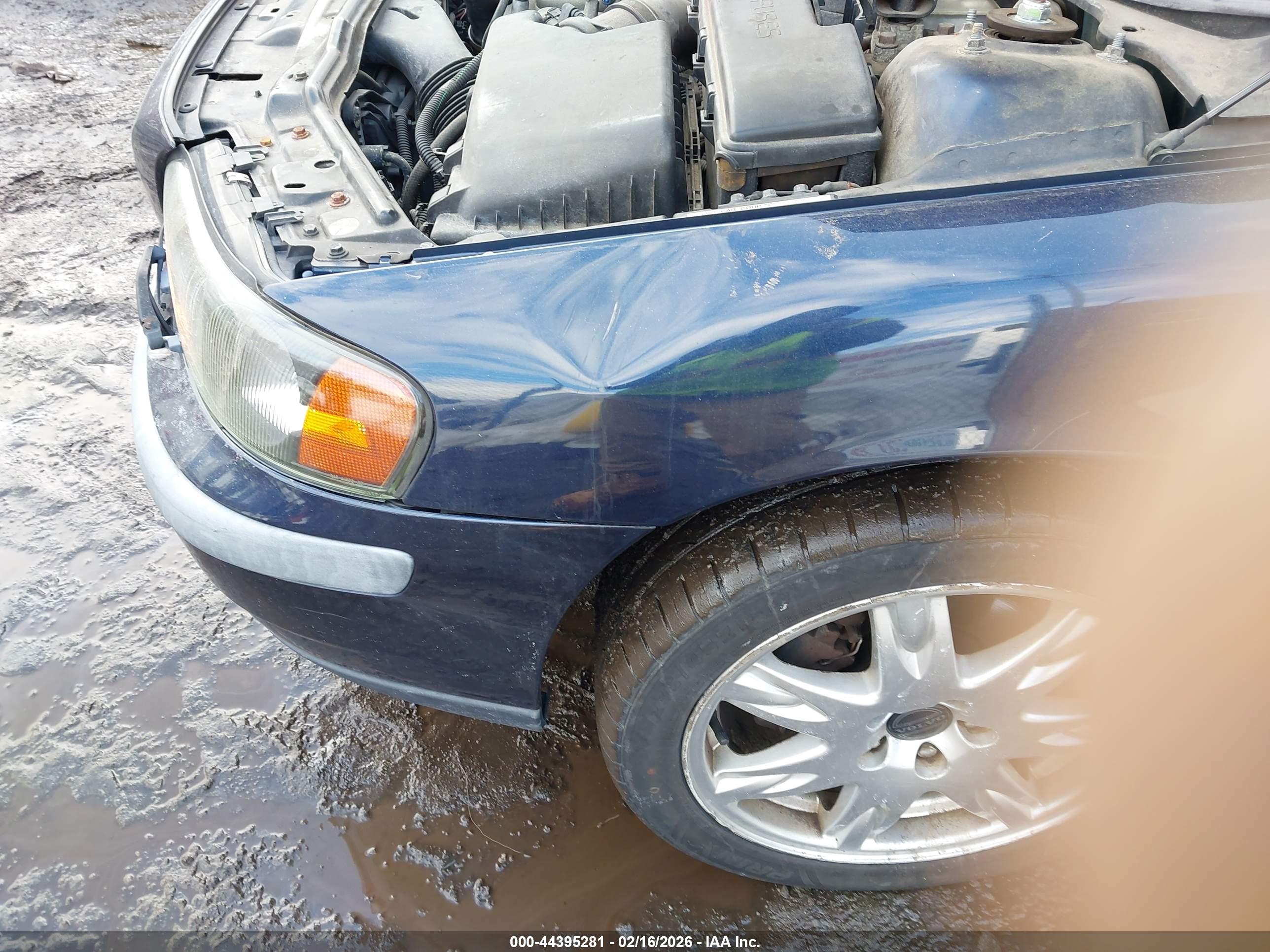VOLVO S60 image 6