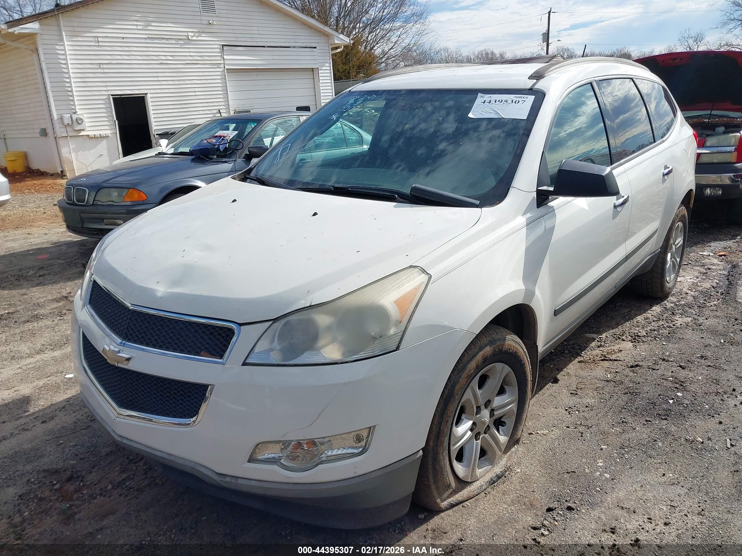 CHEVROLET TRAVERSE image 2