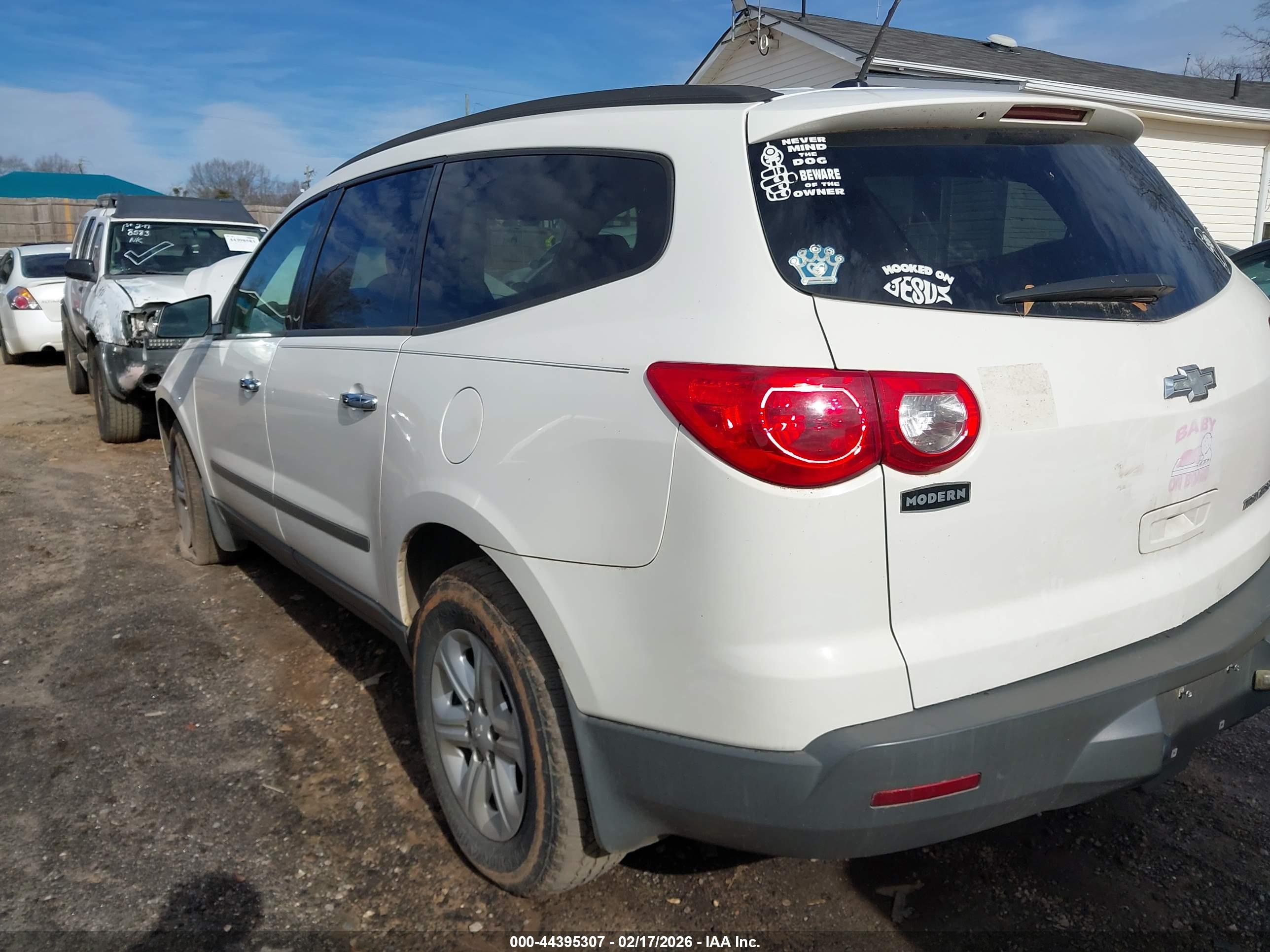 CHEVROLET TRAVERSE image 3