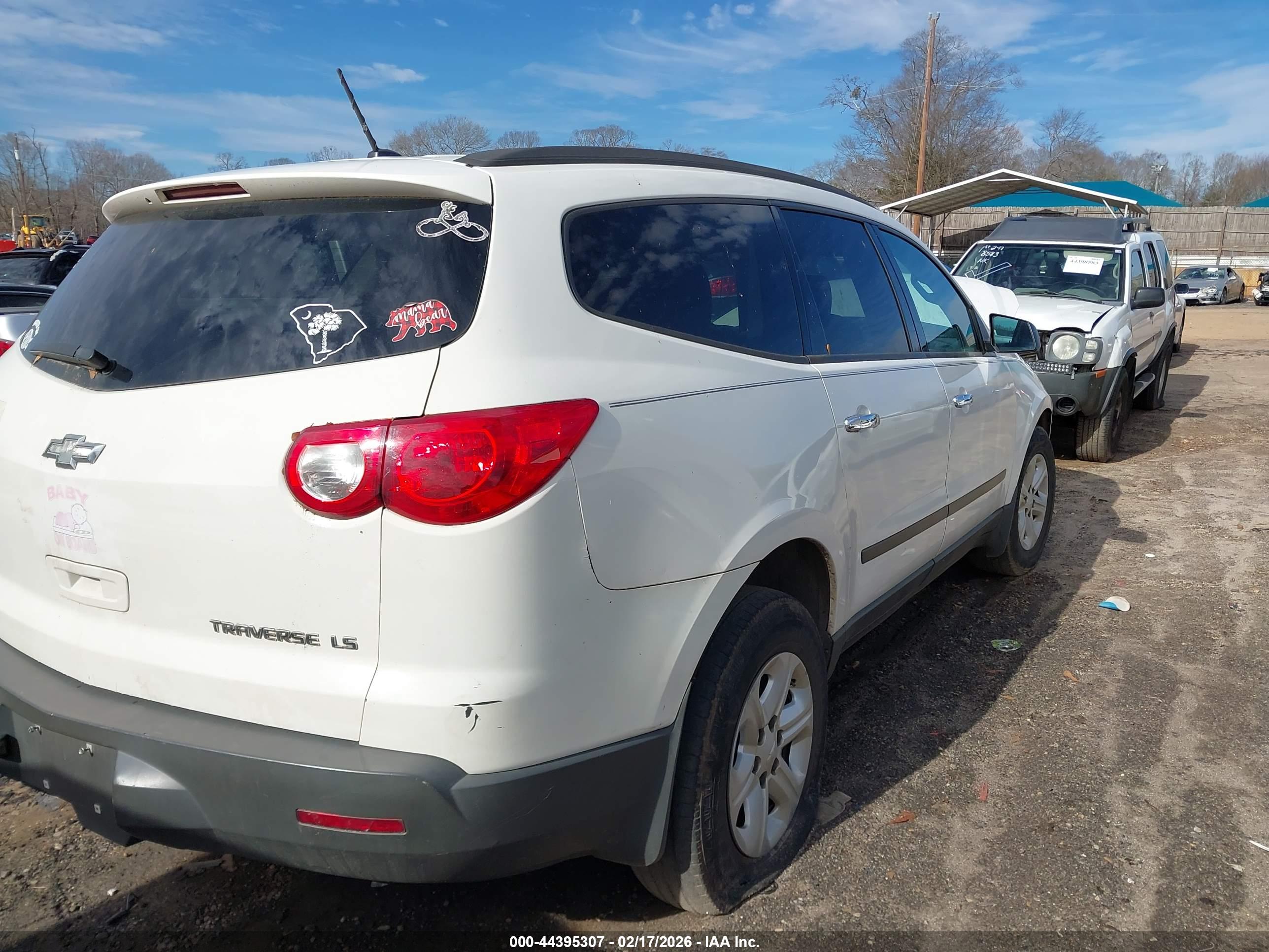 CHEVROLET TRAVERSE image 4