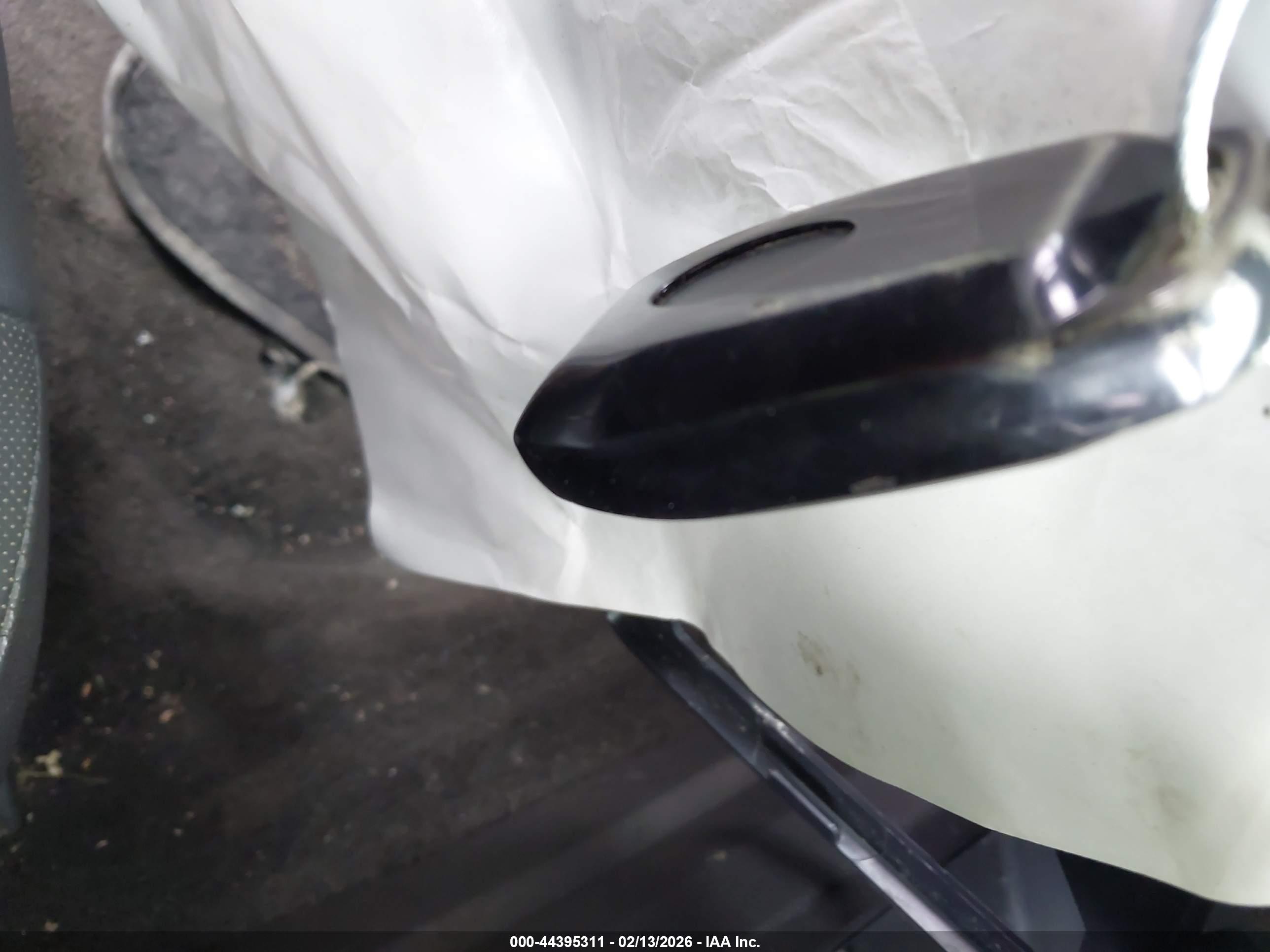FORD FUSION image 11