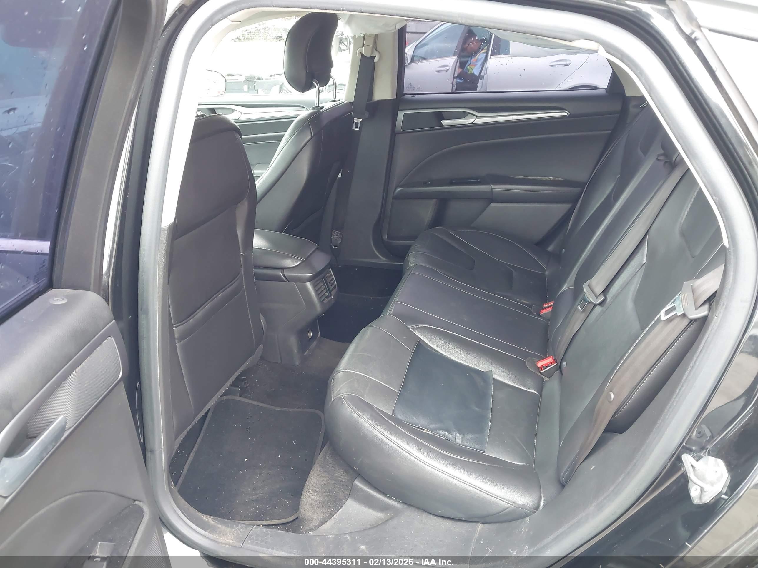 FORD FUSION image 8