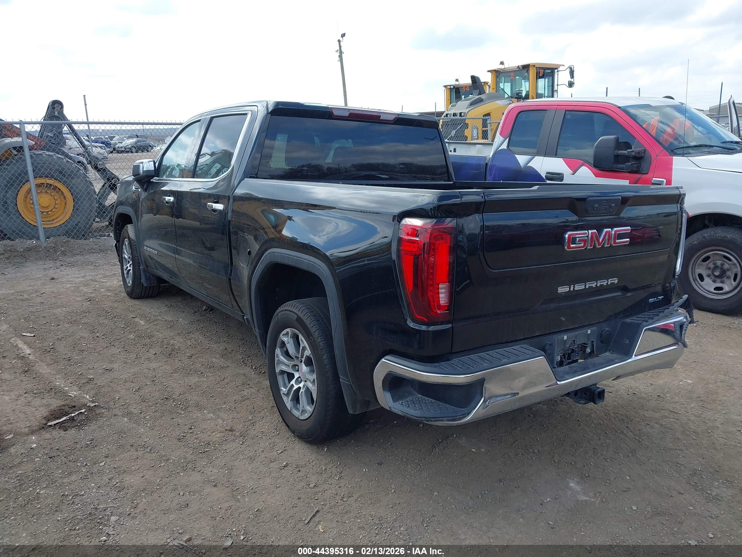 GMC SIERRA image 3