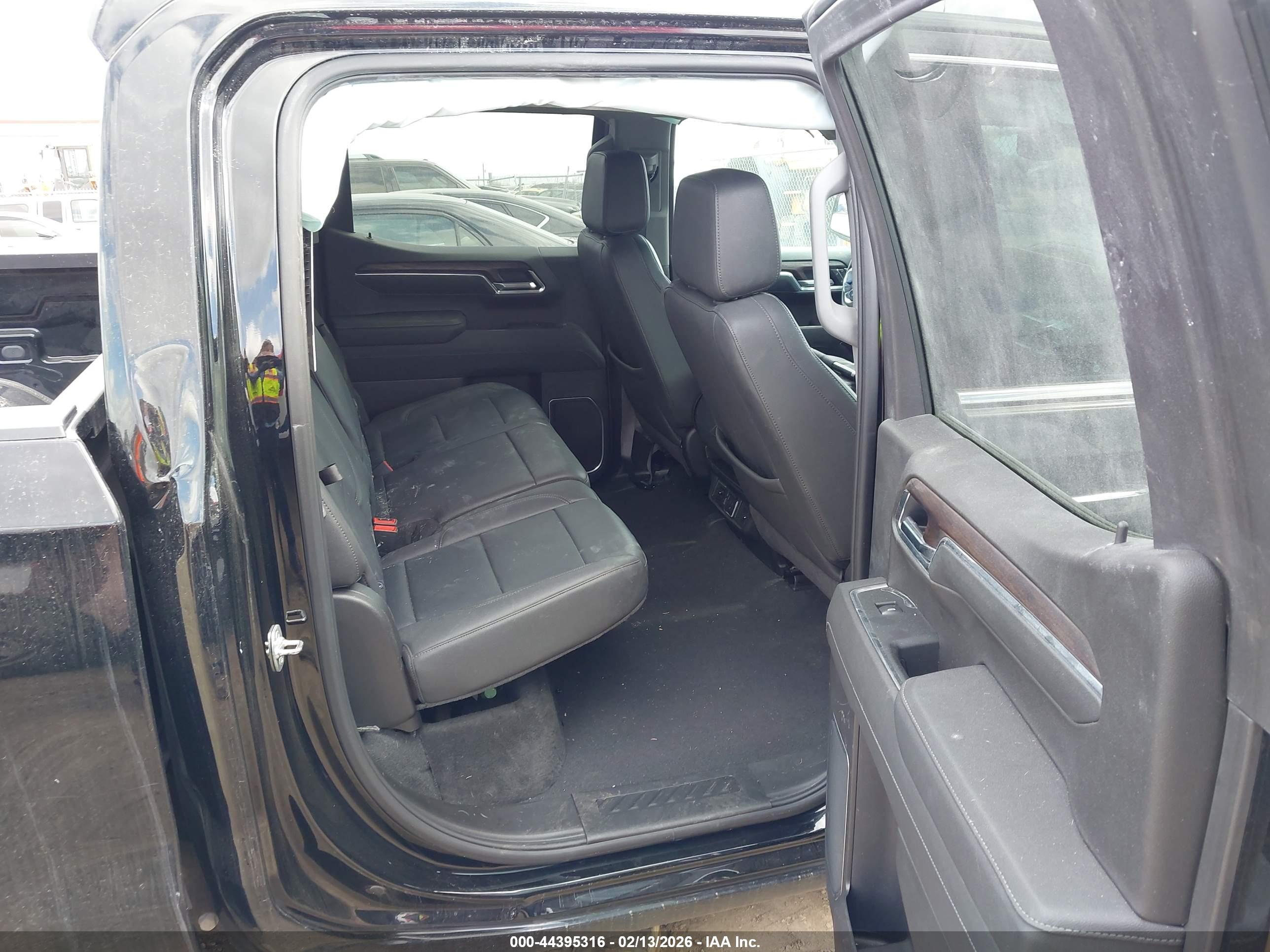 GMC SIERRA image 8