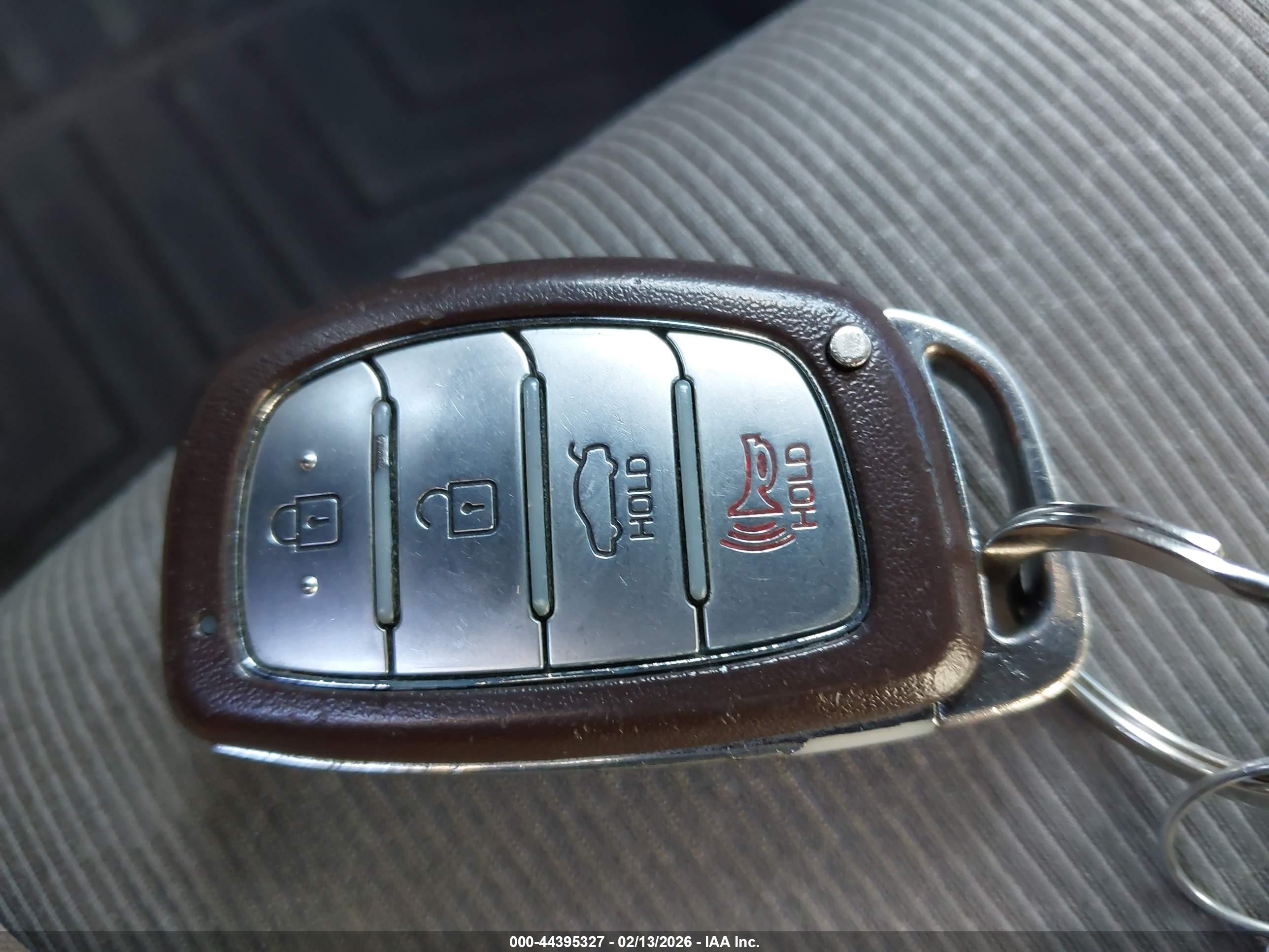 HYUNDAI ELANTRA image 11